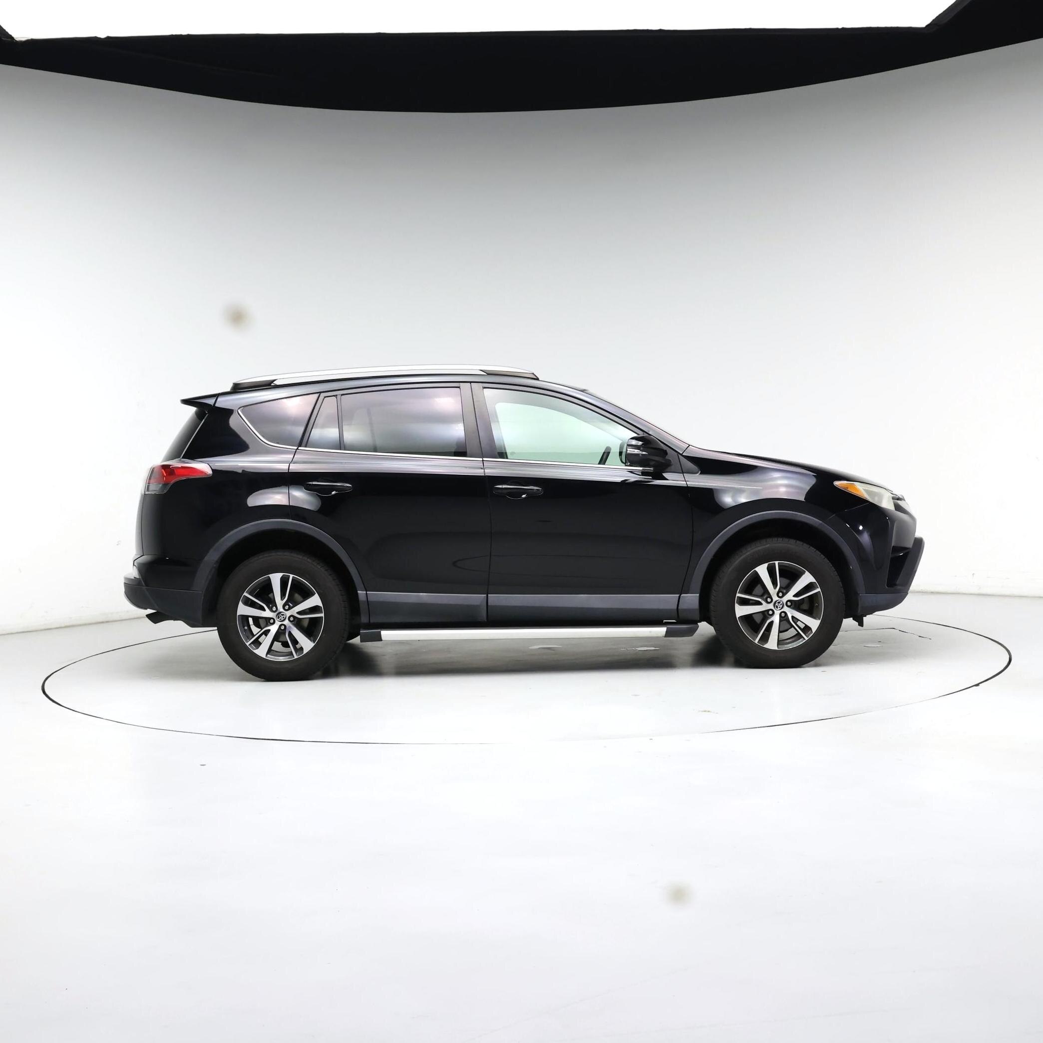 Thumbnail: 2017 Toyota RAV4 - 7