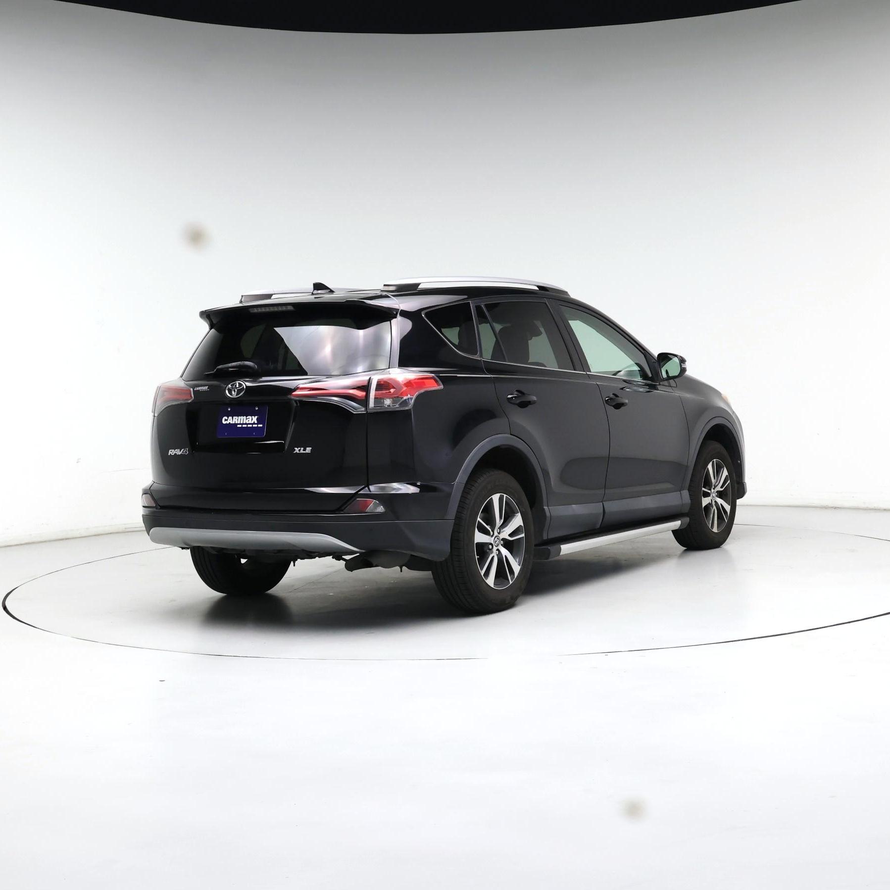 Thumbnail: 2017 Toyota RAV4 - 8