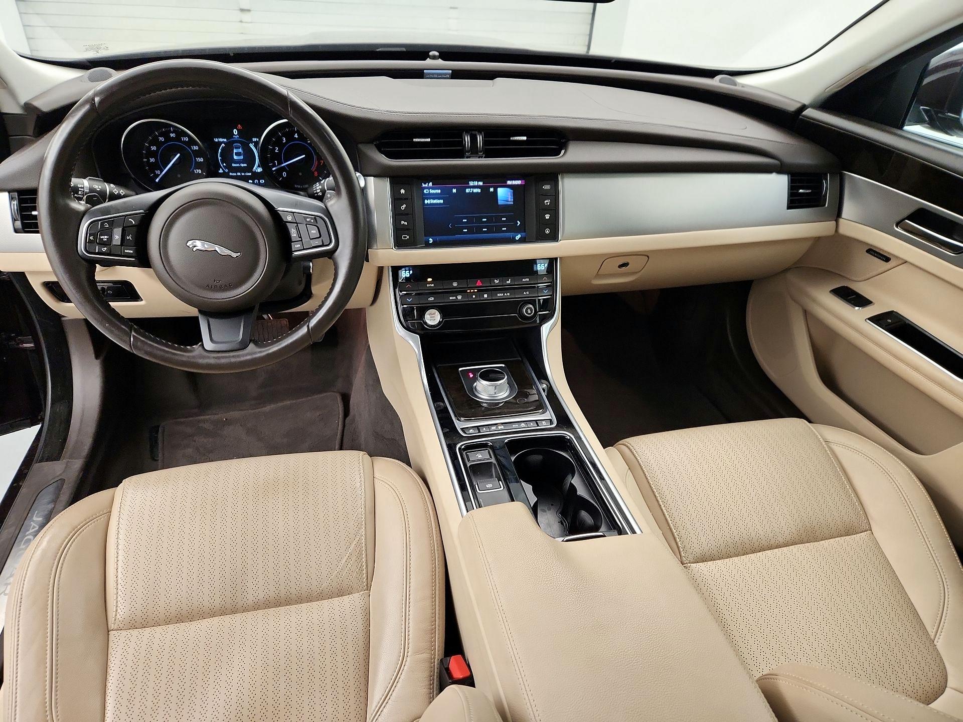 Thumbnail: 2016 Jaguar XF - 9