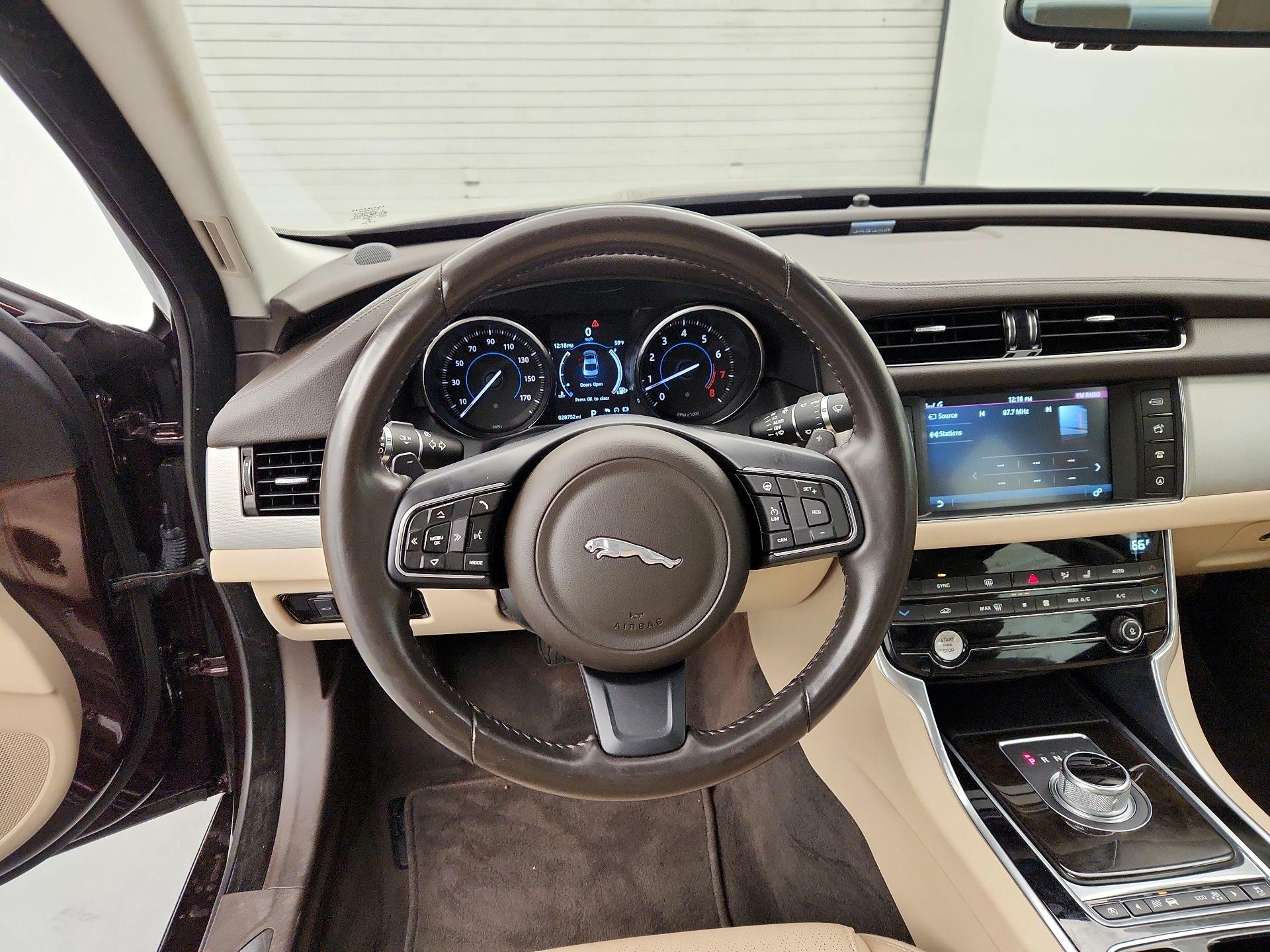 Thumbnail: 2016 Jaguar XF - 10