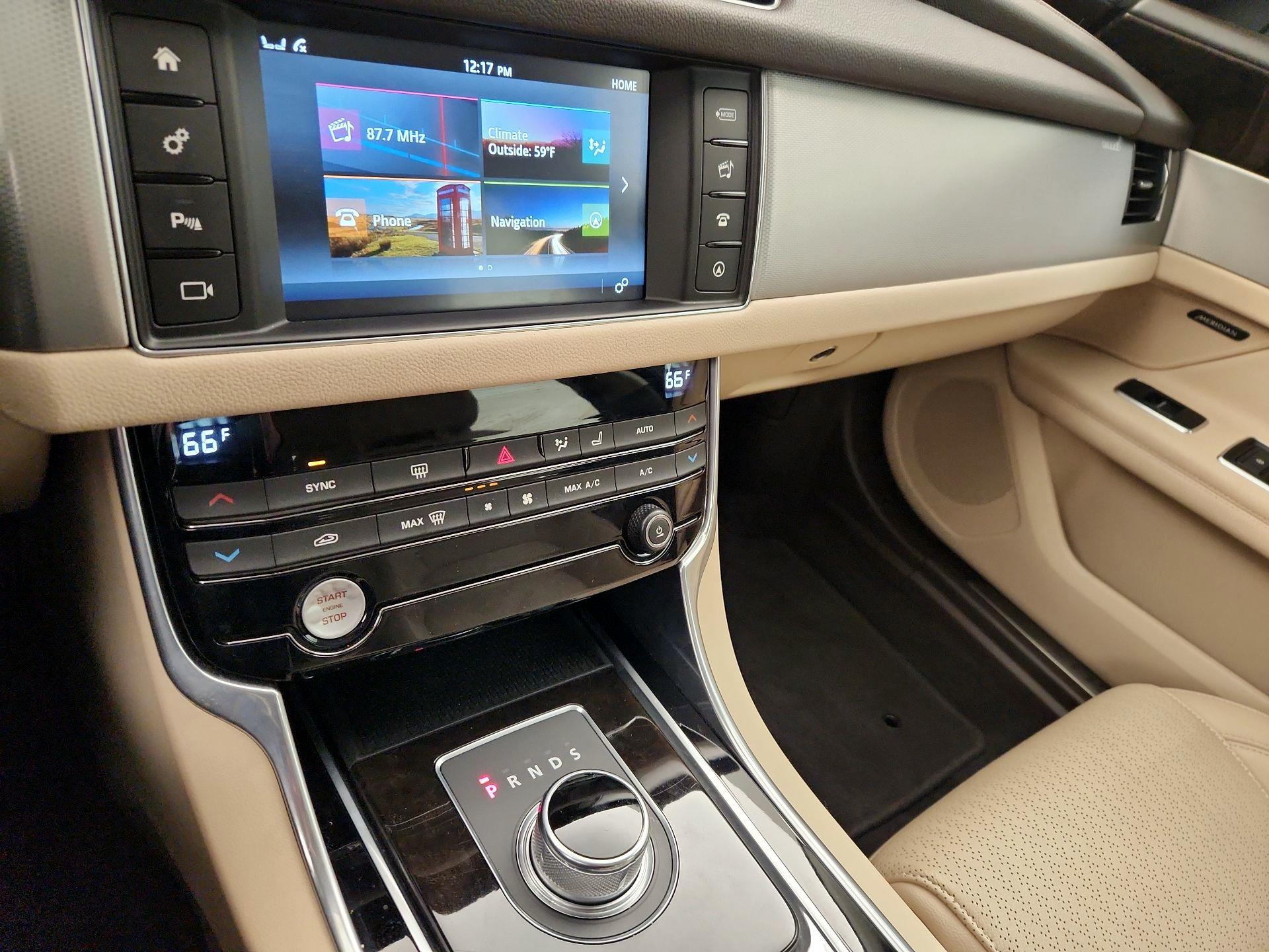 Thumbnail: 2016 Jaguar XF - 16