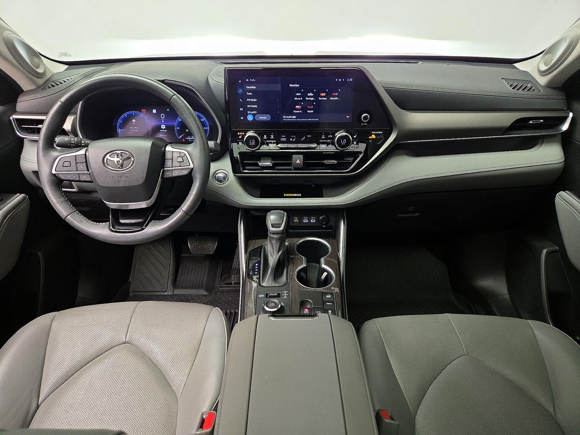 Thumbnail: 2023 Toyota Highlander - 9