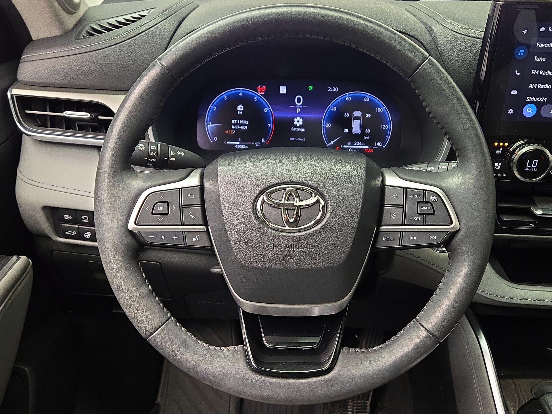 Thumbnail: 2023 Toyota Highlander - 10