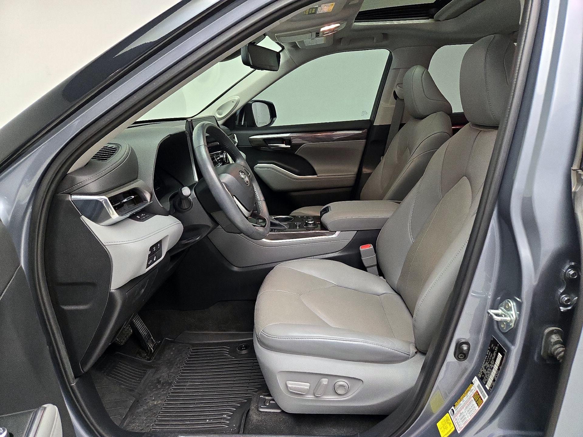 Thumbnail: 2023 Toyota Highlander - 11