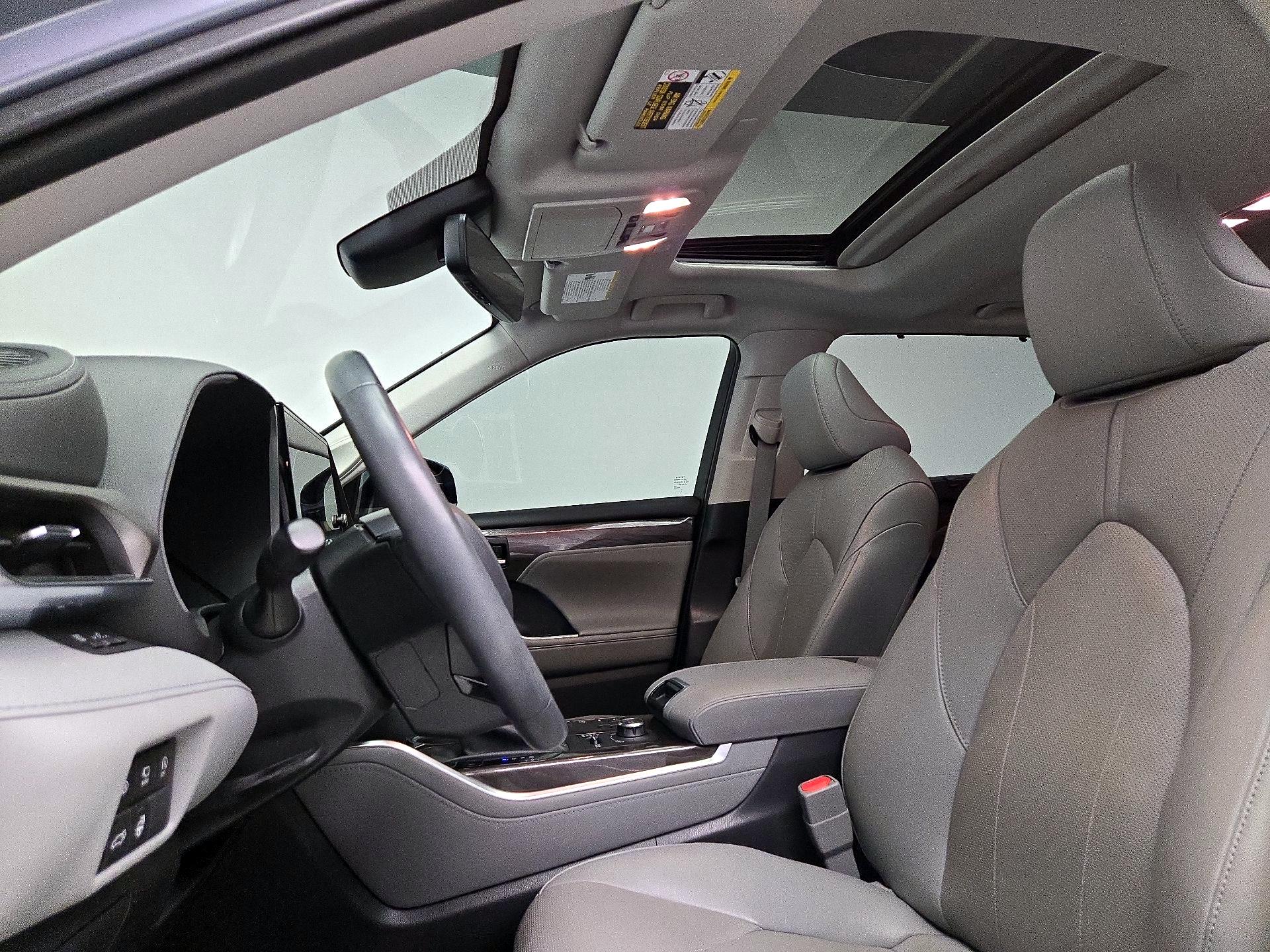 Thumbnail: 2023 Toyota Highlander - 19