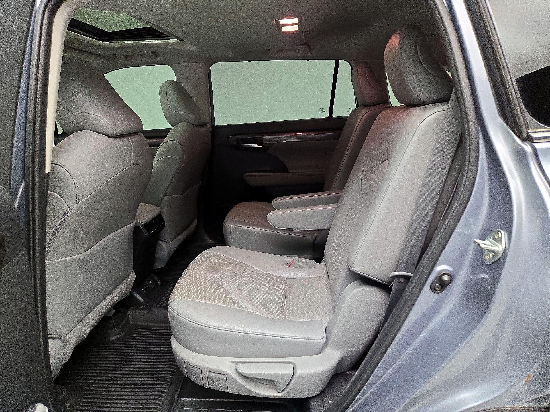 Thumbnail: 2023 Toyota Highlander - 20