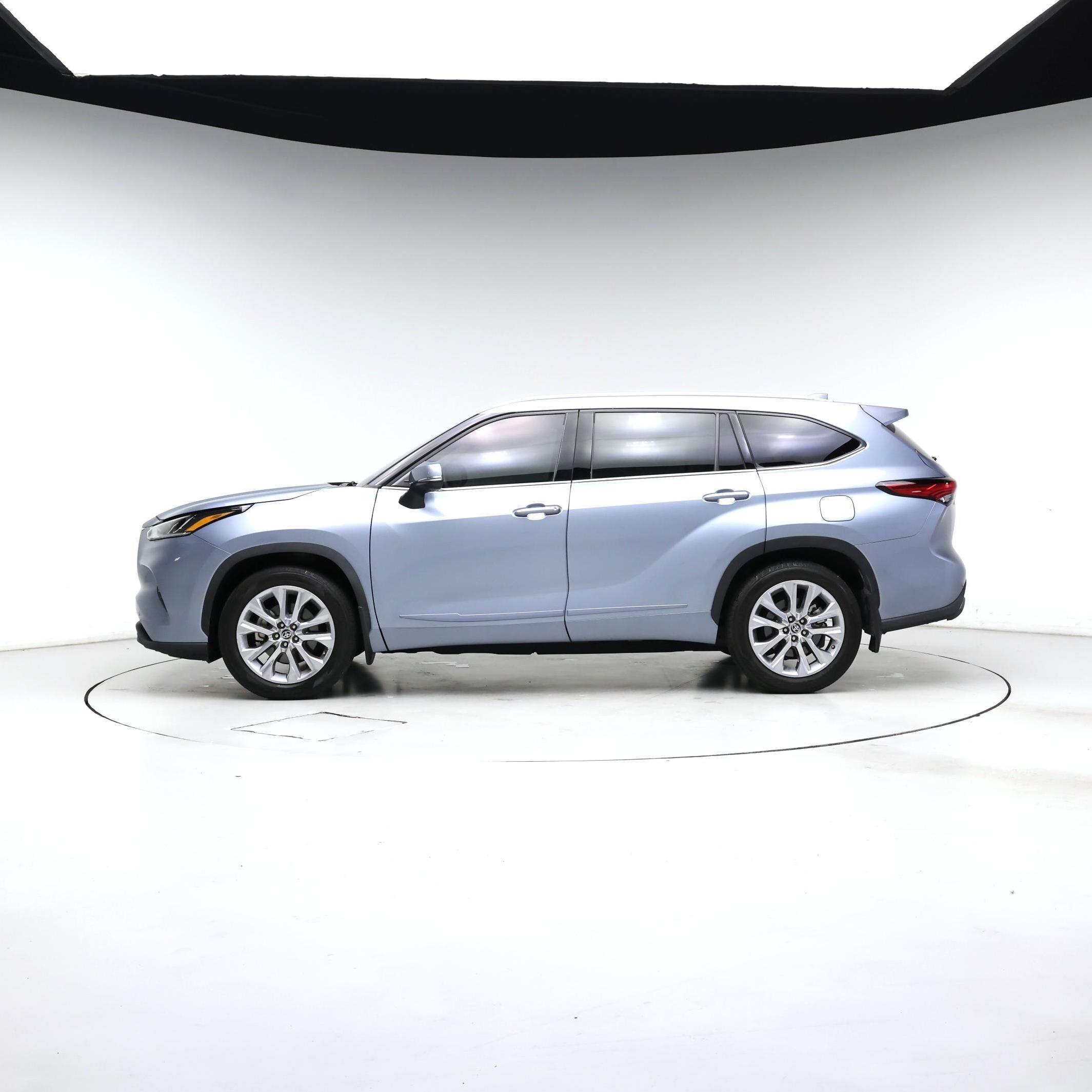 Thumbnail: 2023 Toyota Highlander - 3