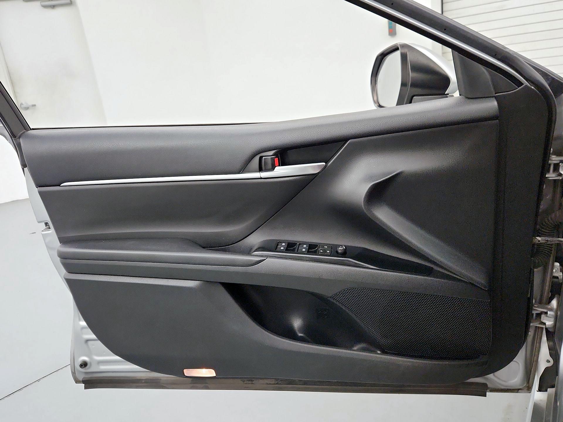 Thumbnail: 2018 Toyota Camry - 12