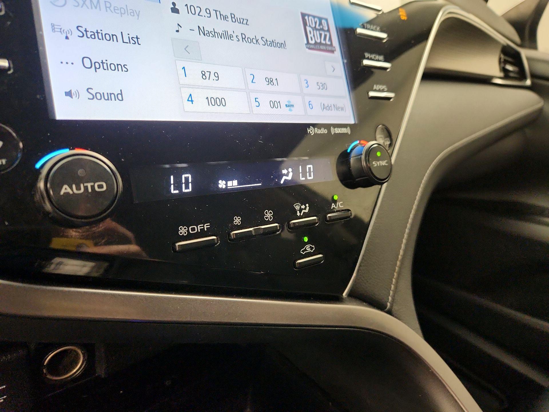 Thumbnail: 2018 Toyota Camry - 16