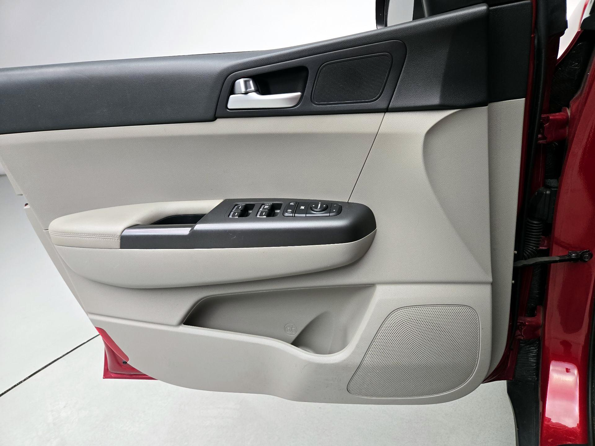 Thumbnail: 2020 Kia Sportage - 12