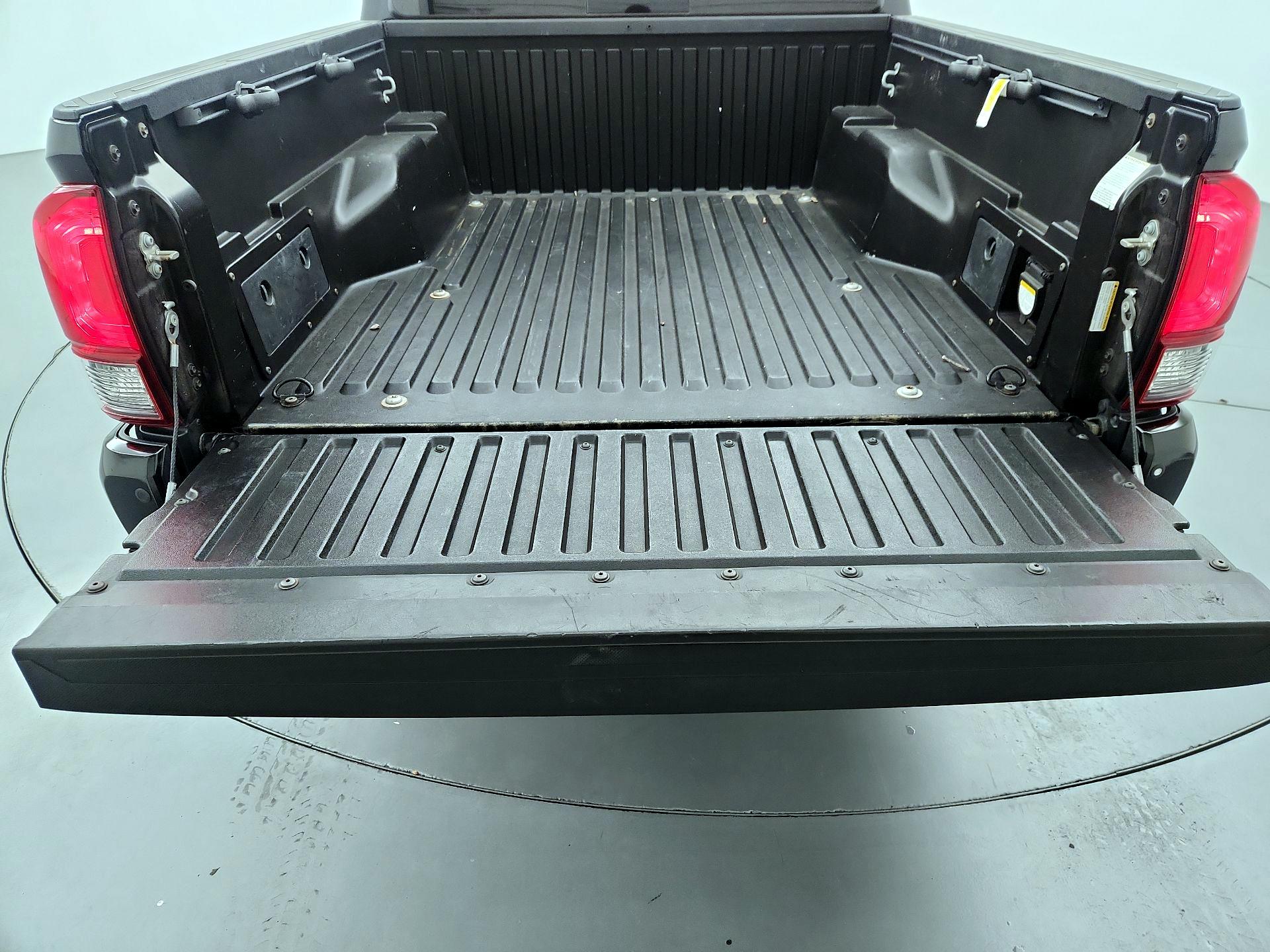 Thumbnail: 2018 Toyota Tacoma - 20