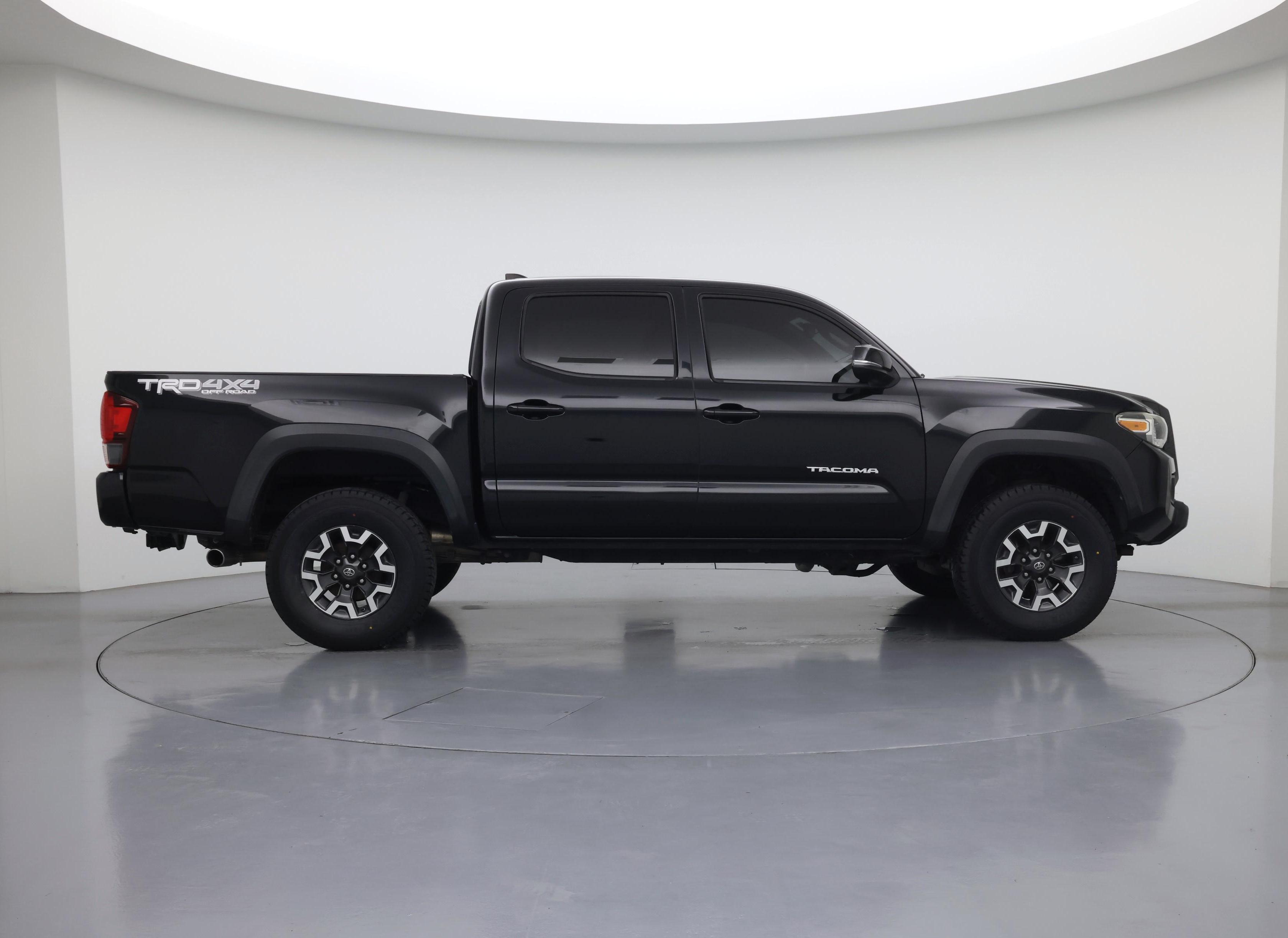 Thumbnail: 2018 Toyota Tacoma - 7