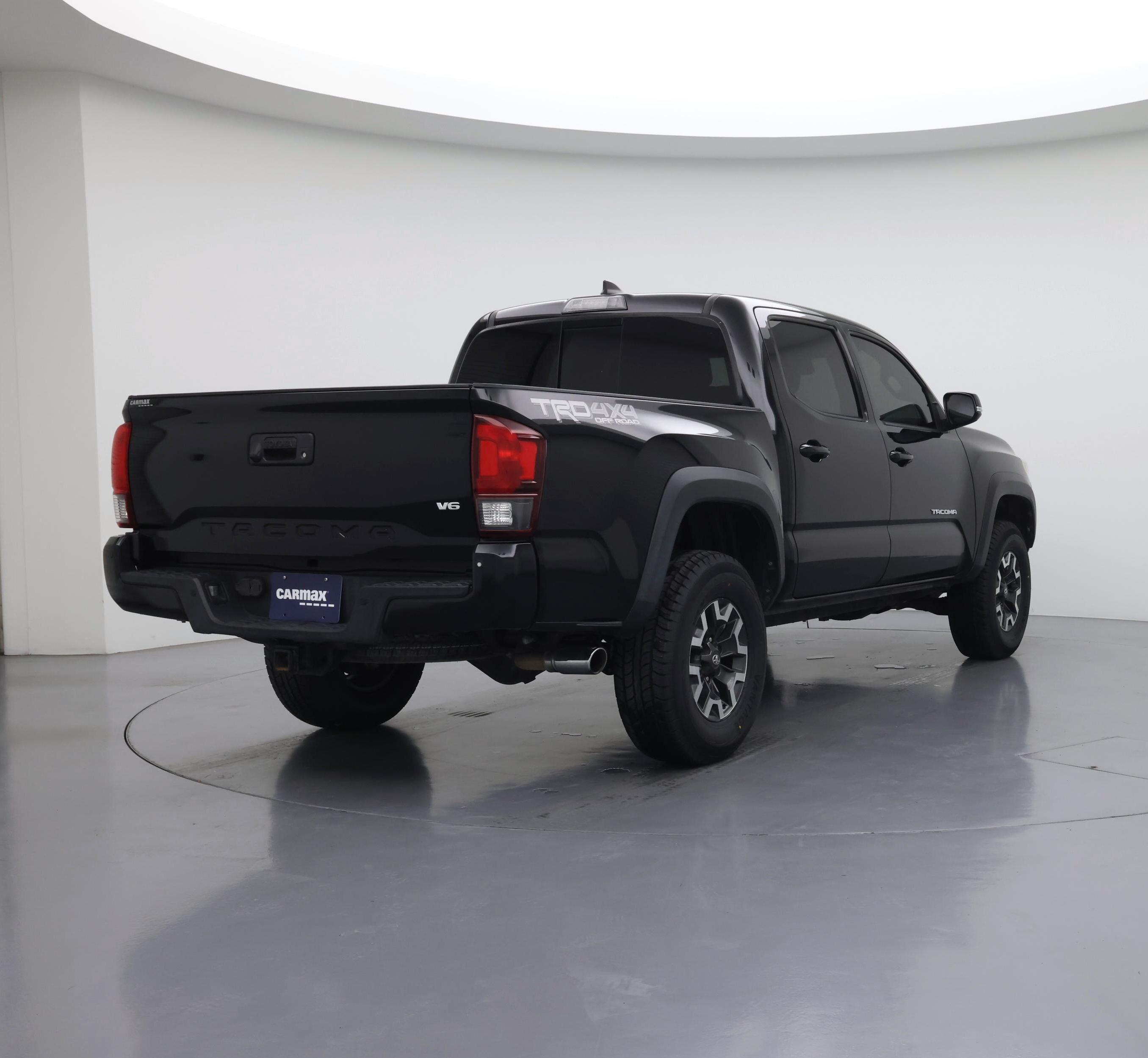 Thumbnail: 2018 Toyota Tacoma - 8