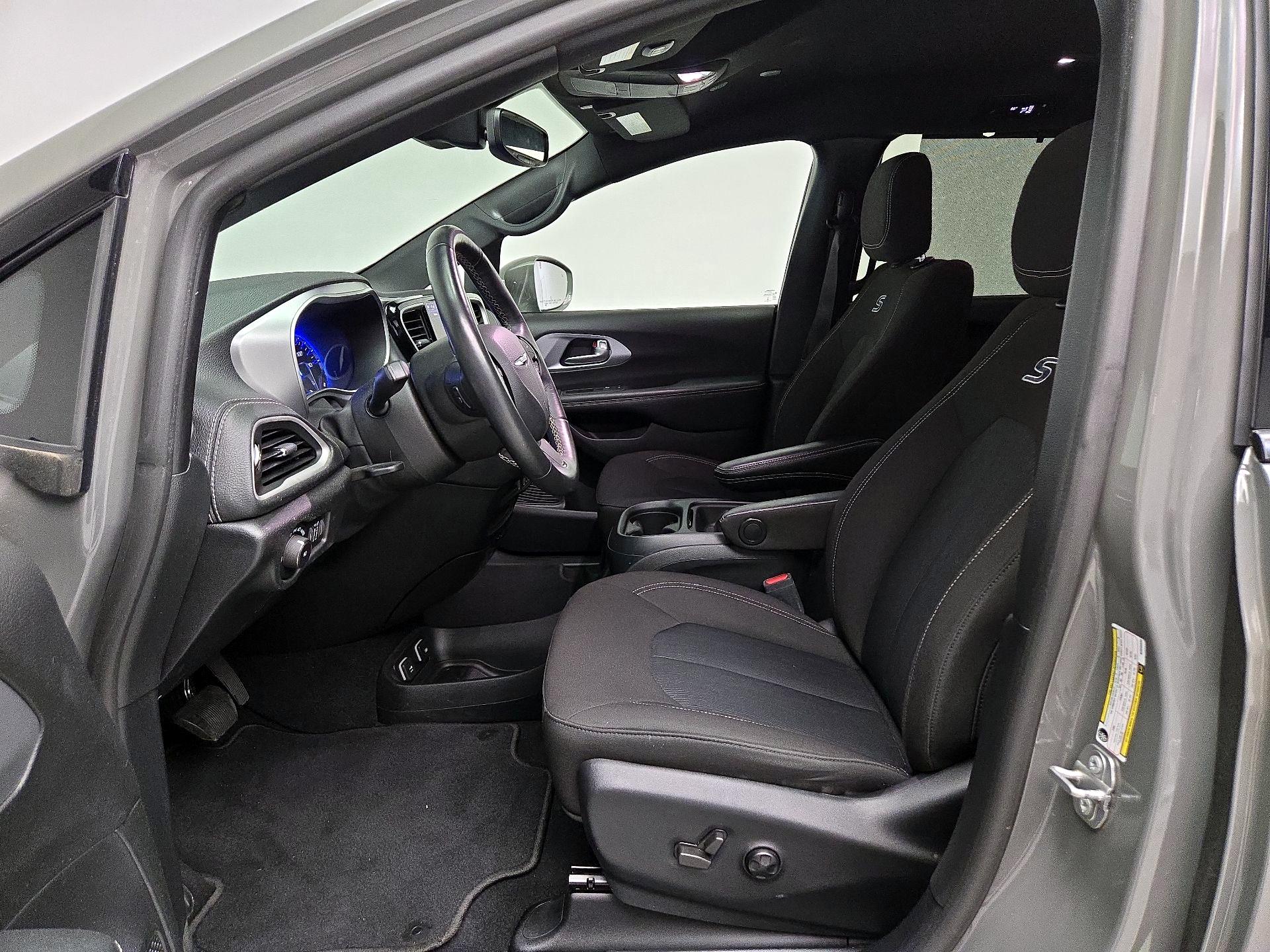 Thumbnail: 2021 Chrysler Pacifica - 11