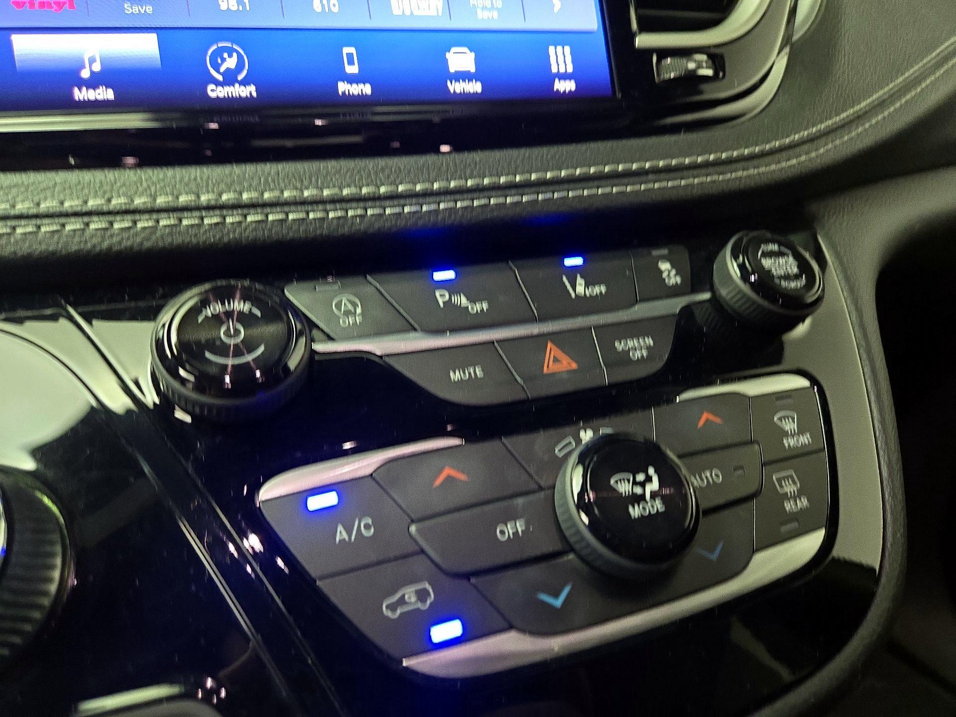 Thumbnail: 2021 Chrysler Pacifica - 16