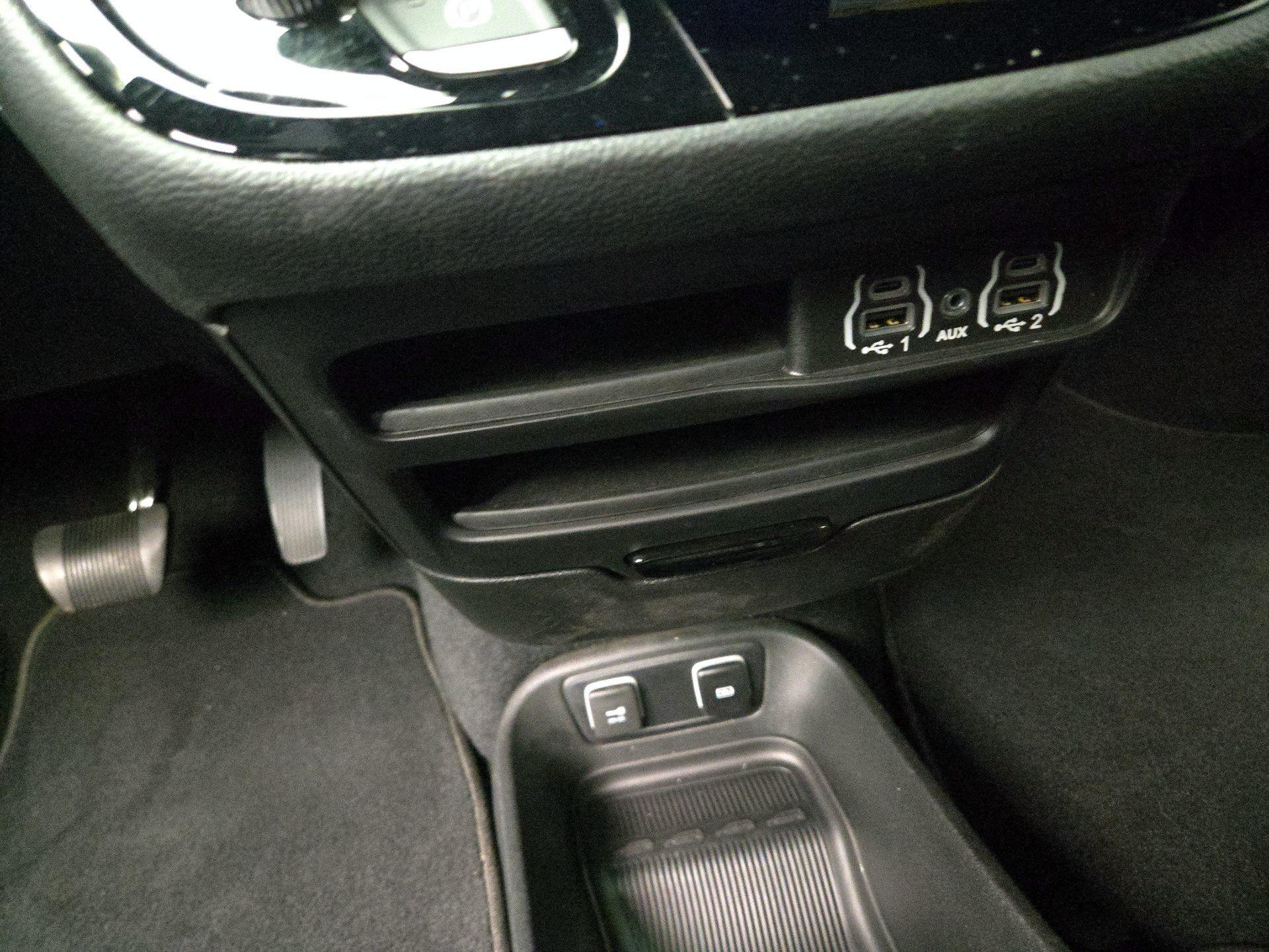 Thumbnail: 2021 Chrysler Pacifica - 18