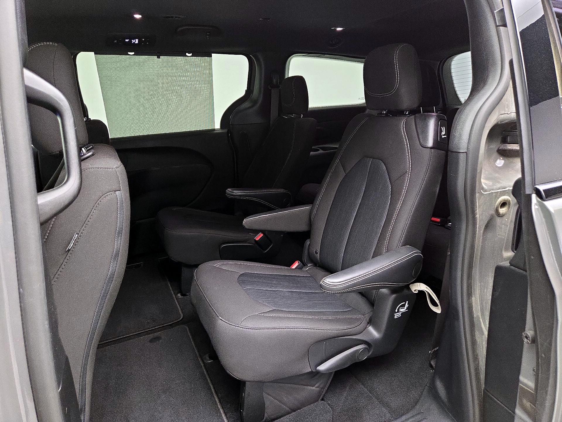 Thumbnail: 2021 Chrysler Pacifica - 19