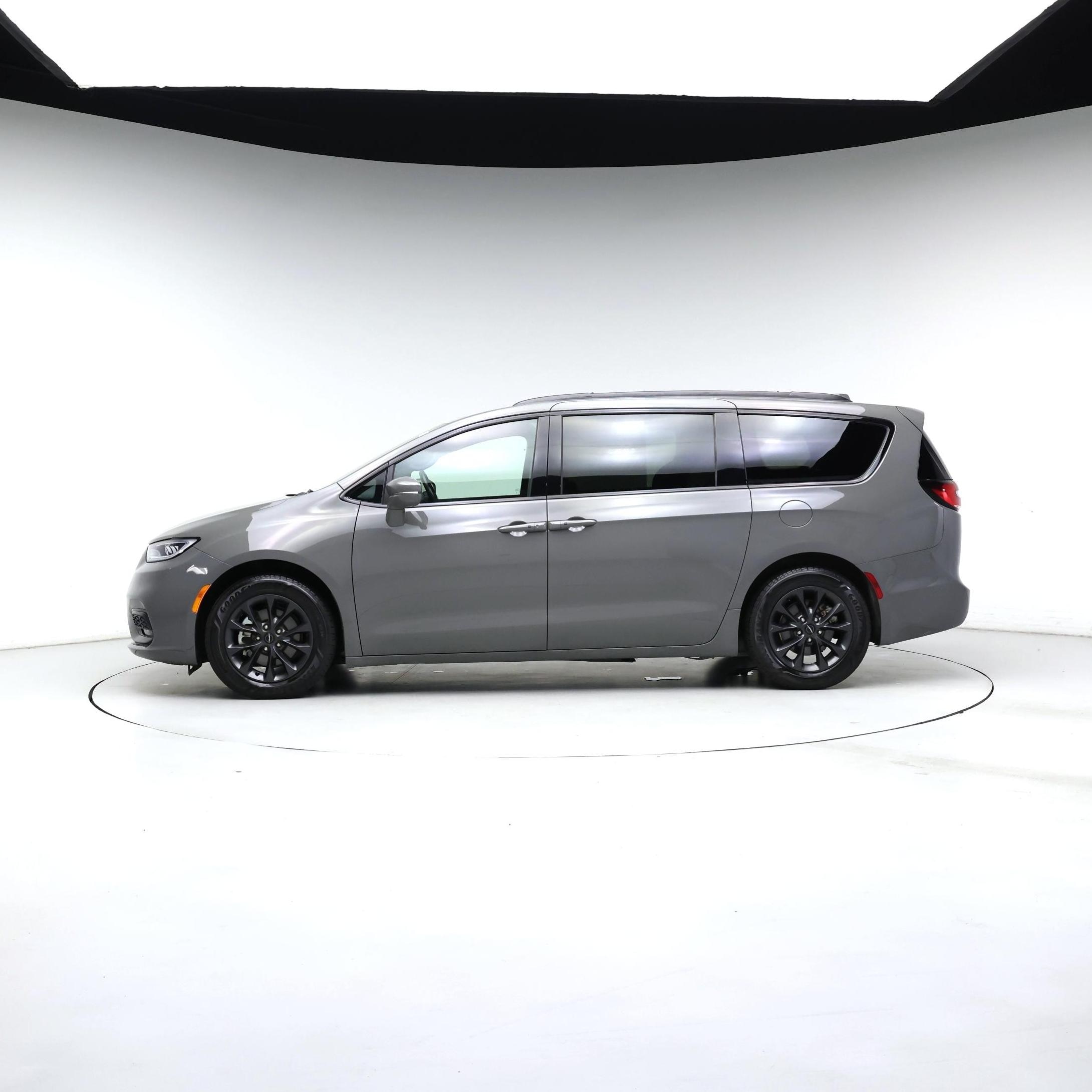 Thumbnail: 2021 Chrysler Pacifica - 3