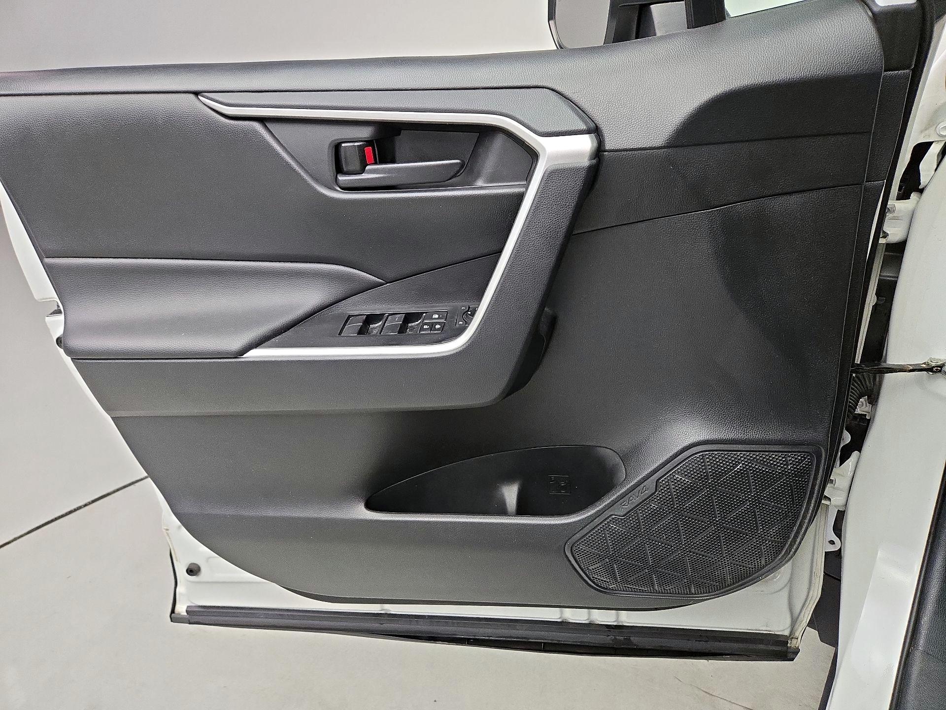 Thumbnail: 2021 Toyota RAV4 - 12