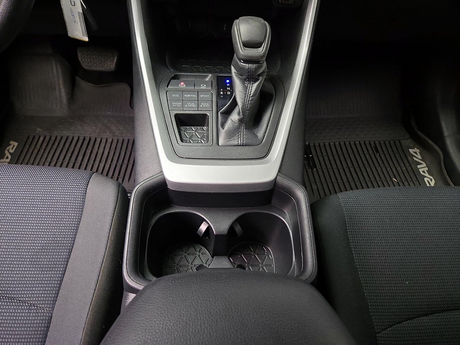 Thumbnail: 2021 Toyota RAV4 - 17