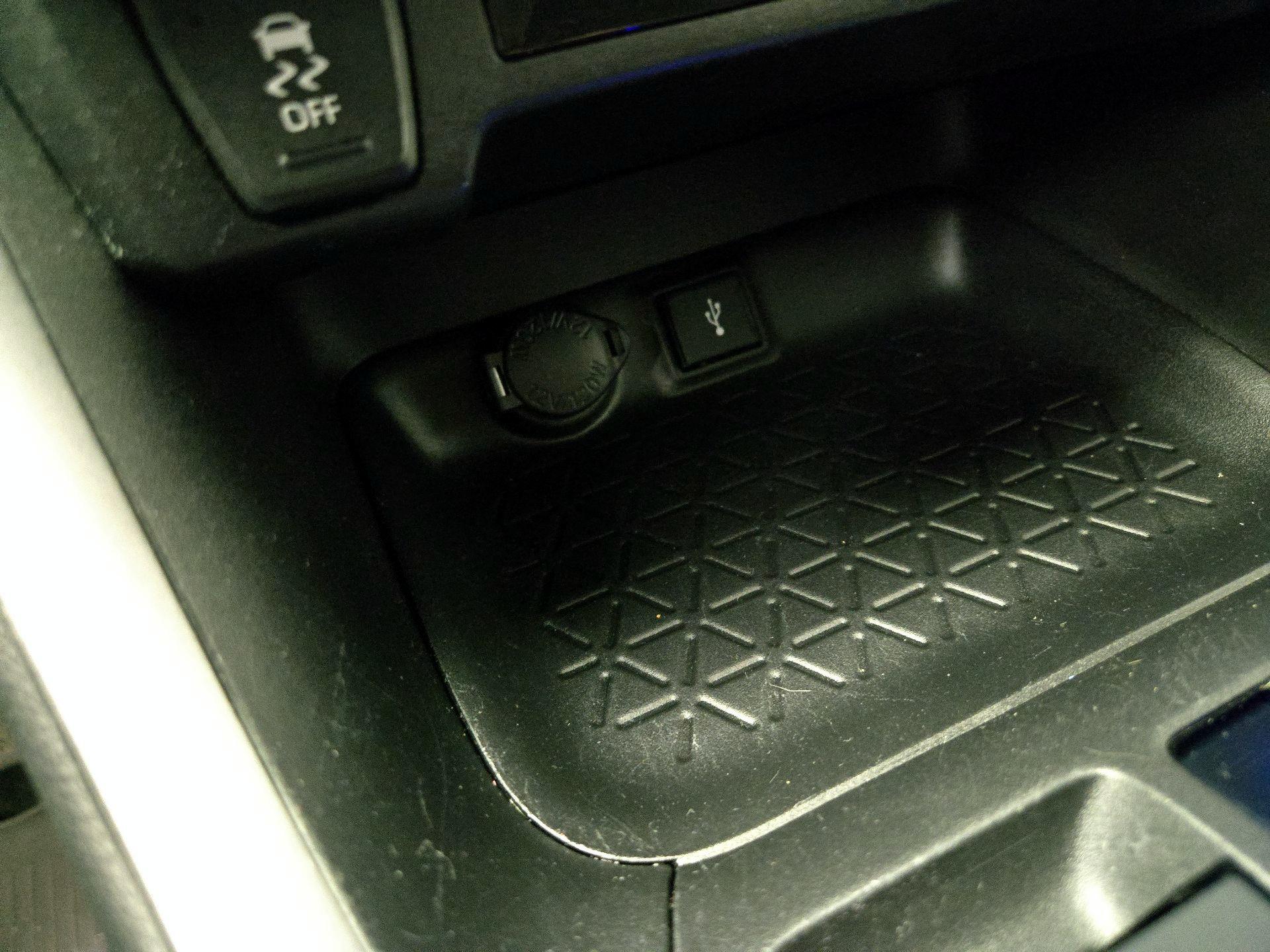 Thumbnail: 2021 Toyota RAV4 - 18