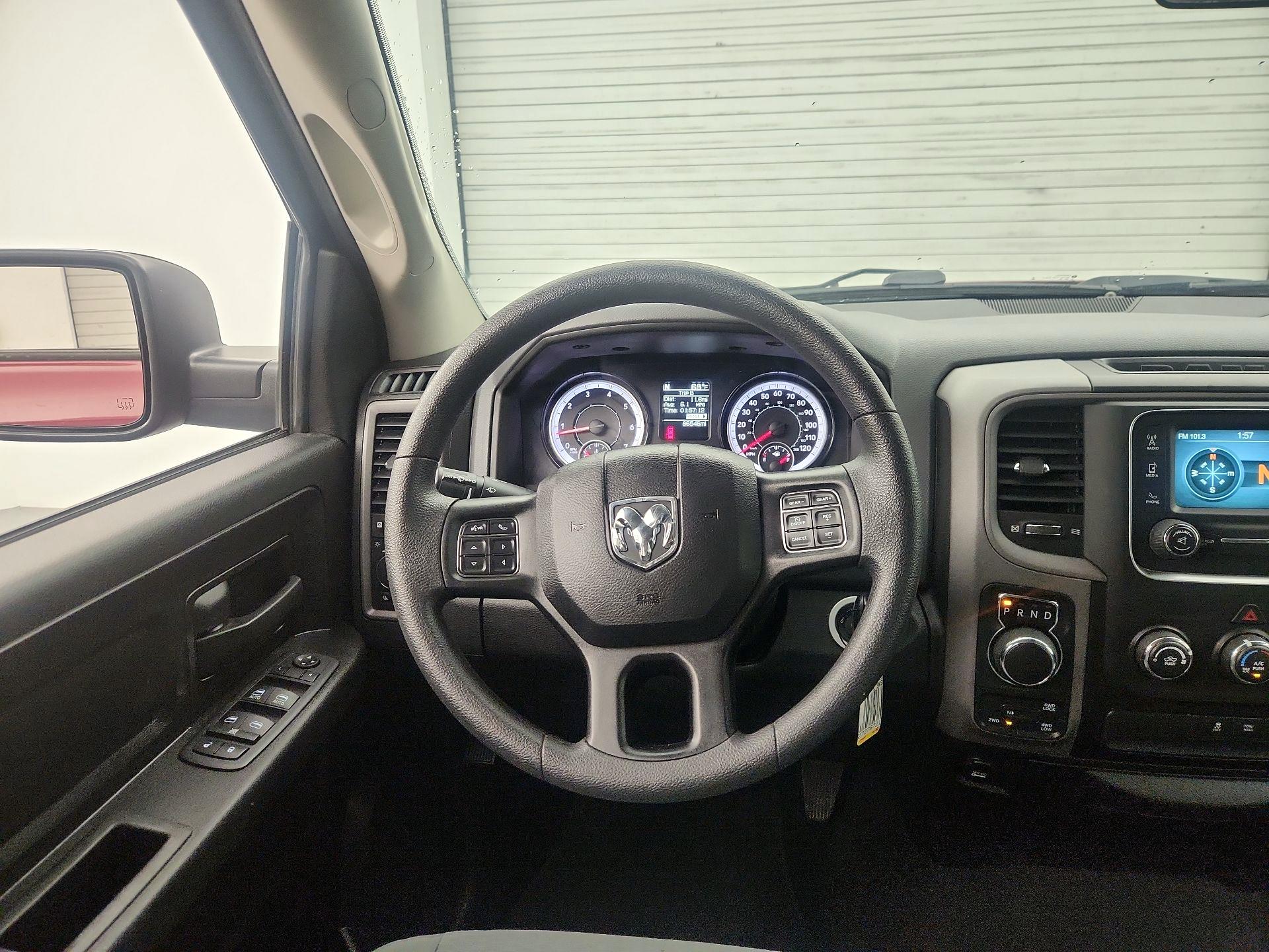 Thumbnail: 2019 RAM 1500 Classic - 10