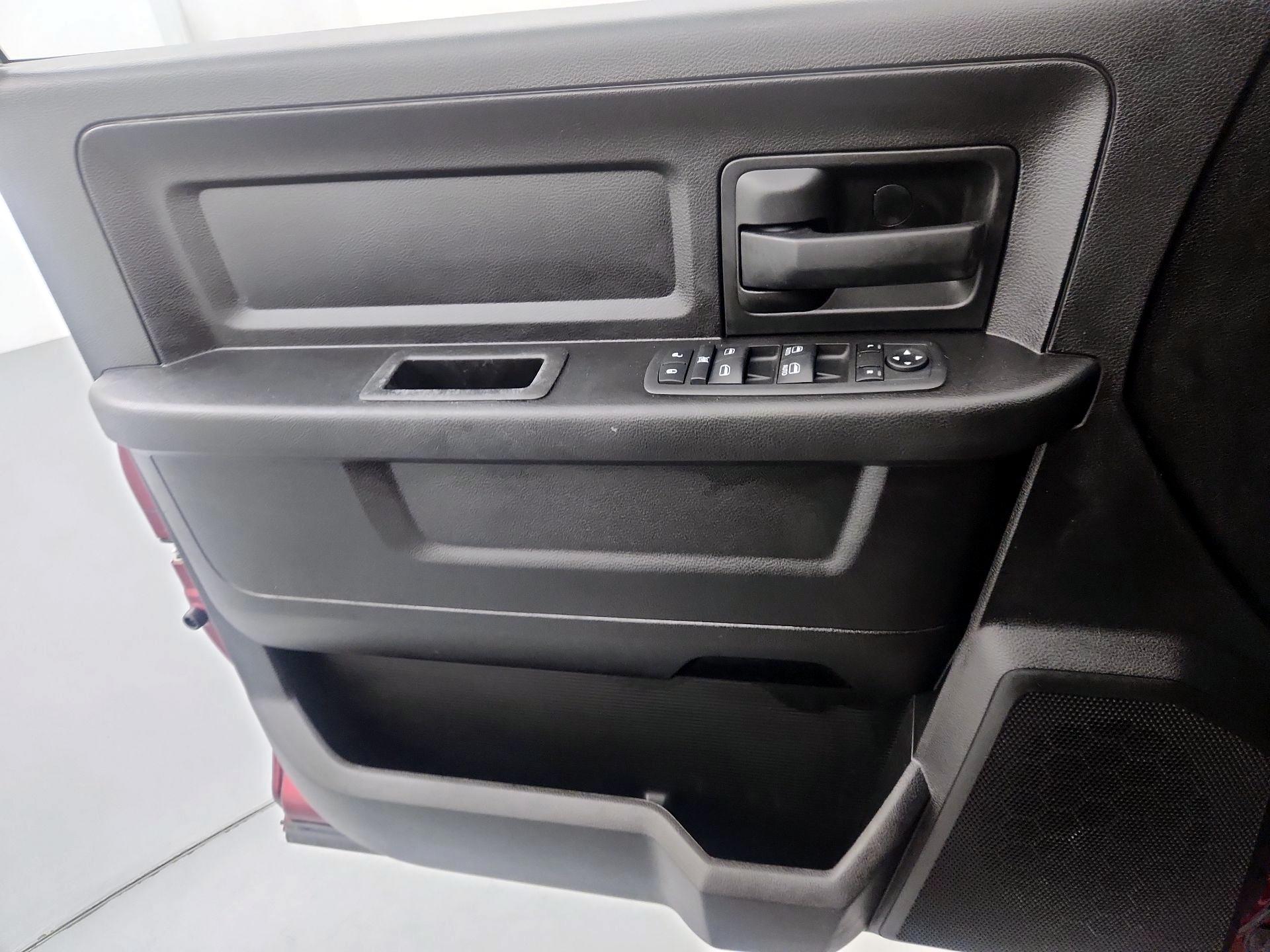 Thumbnail: 2019 RAM 1500 Classic - 12