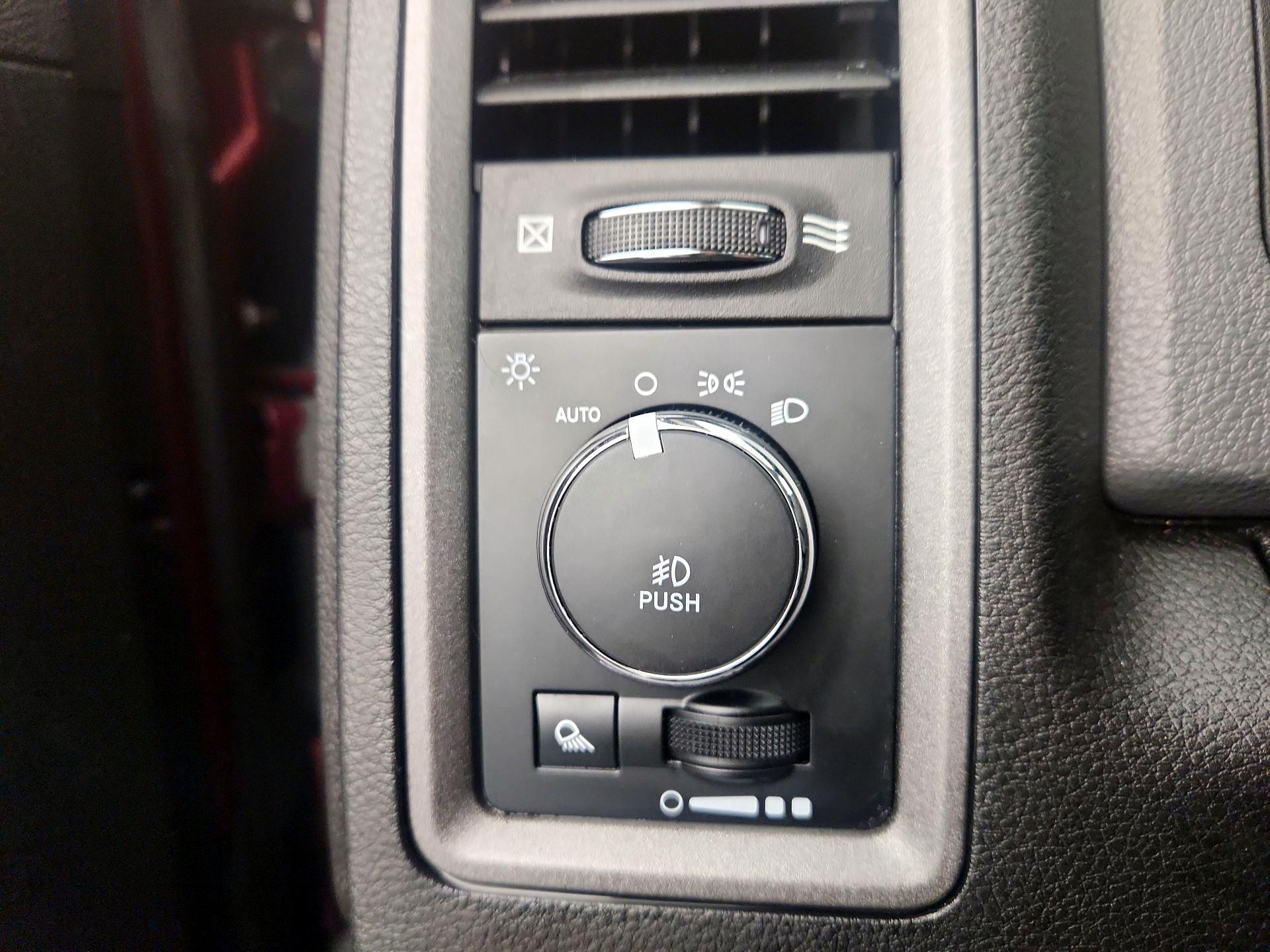 Thumbnail: 2019 RAM 1500 Classic - 13