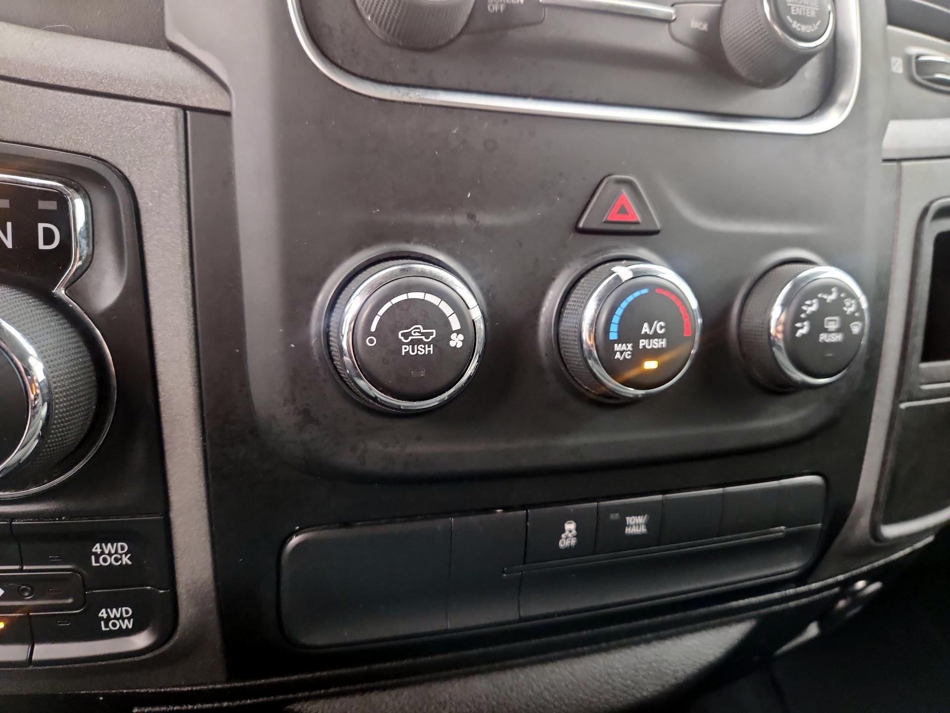 Thumbnail: 2019 RAM 1500 Classic - 17