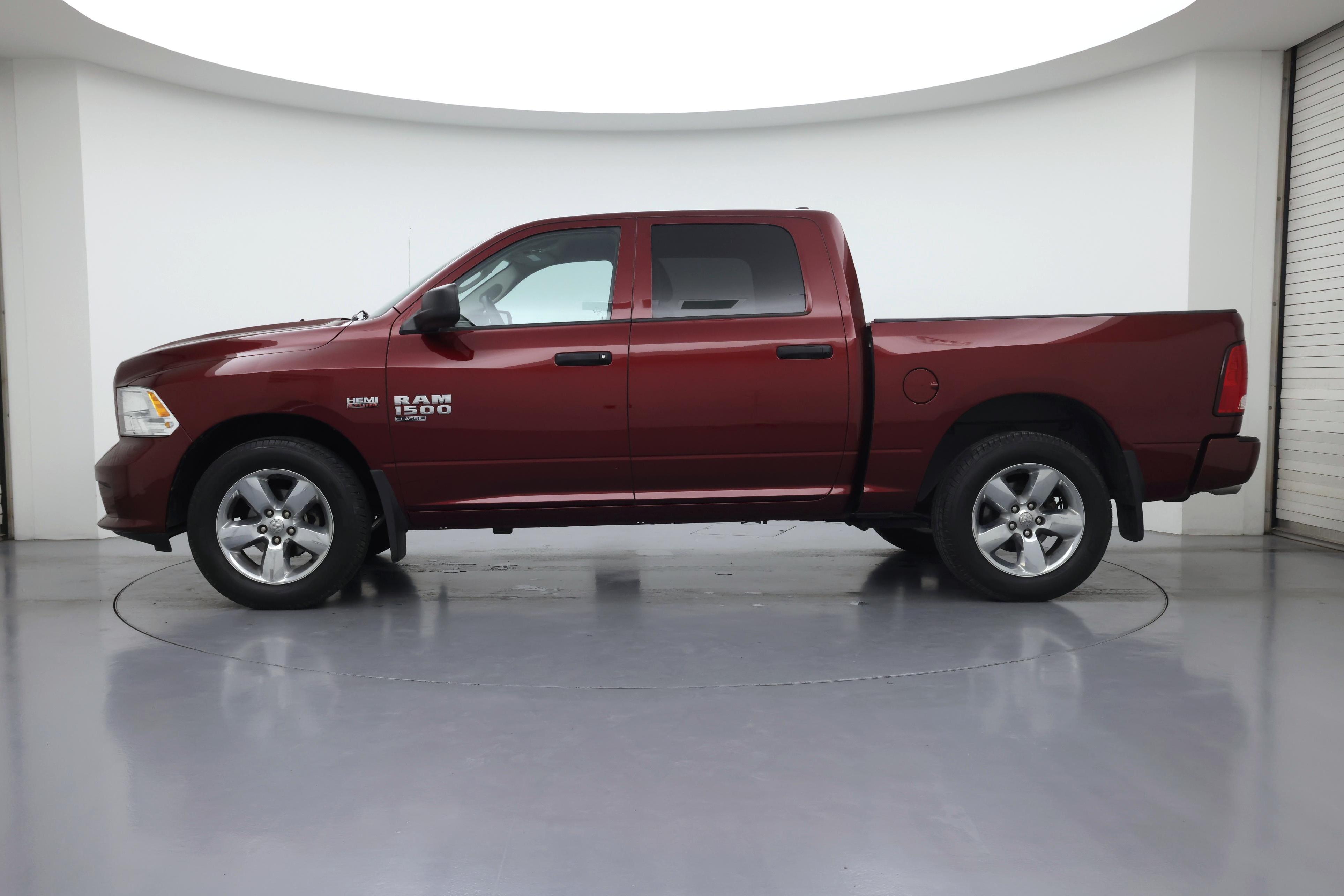 Thumbnail: 2019 RAM 1500 Classic - 3