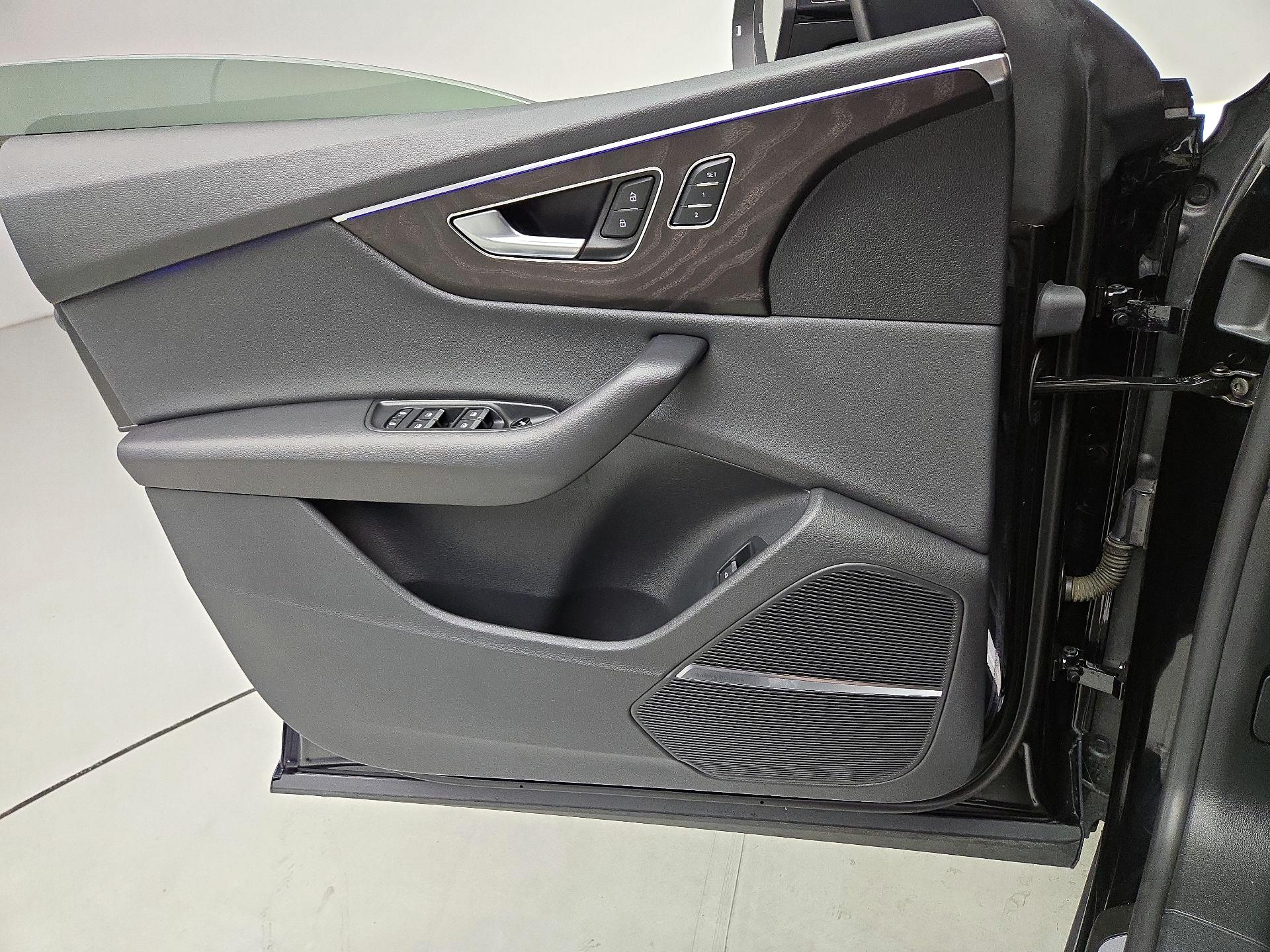 Thumbnail: 2021 Audi Q8 - 12