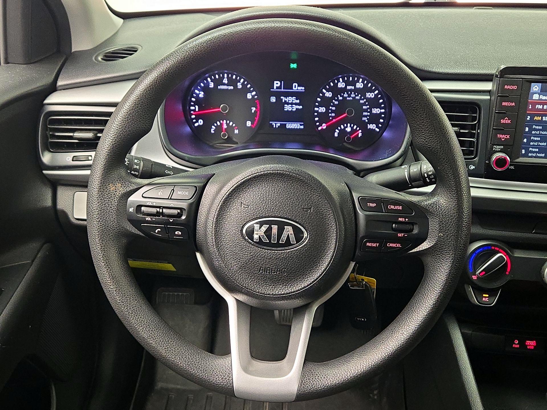 Thumbnail: 2020 Kia Rio - 10