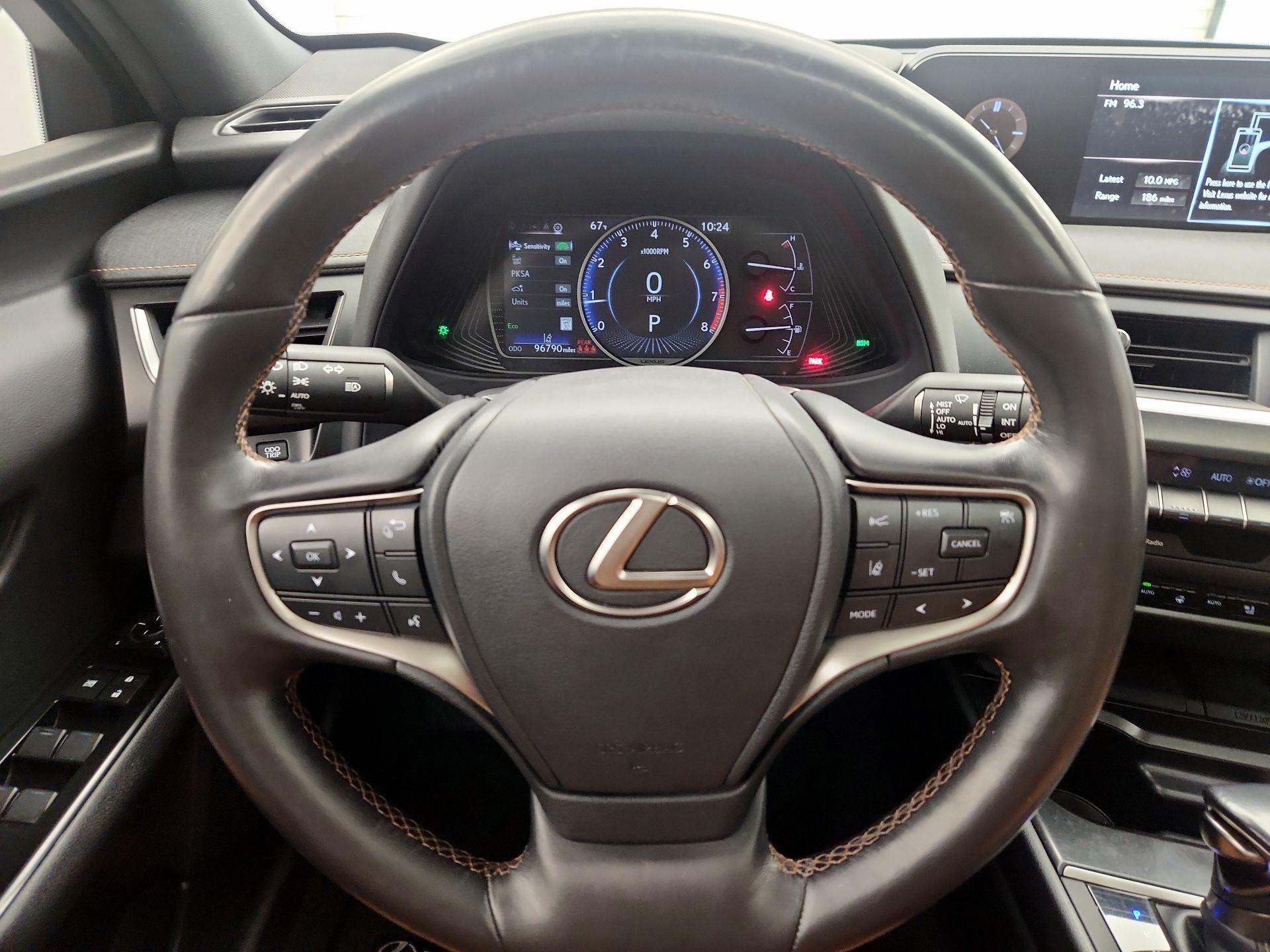 Thumbnail: 2021 Lexus UX - 10