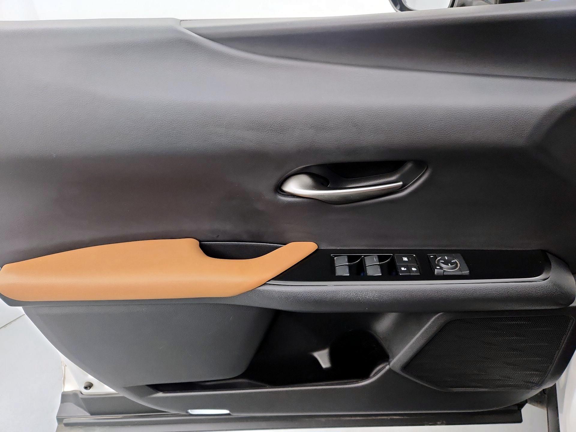 Thumbnail: 2021 Lexus UX - 12