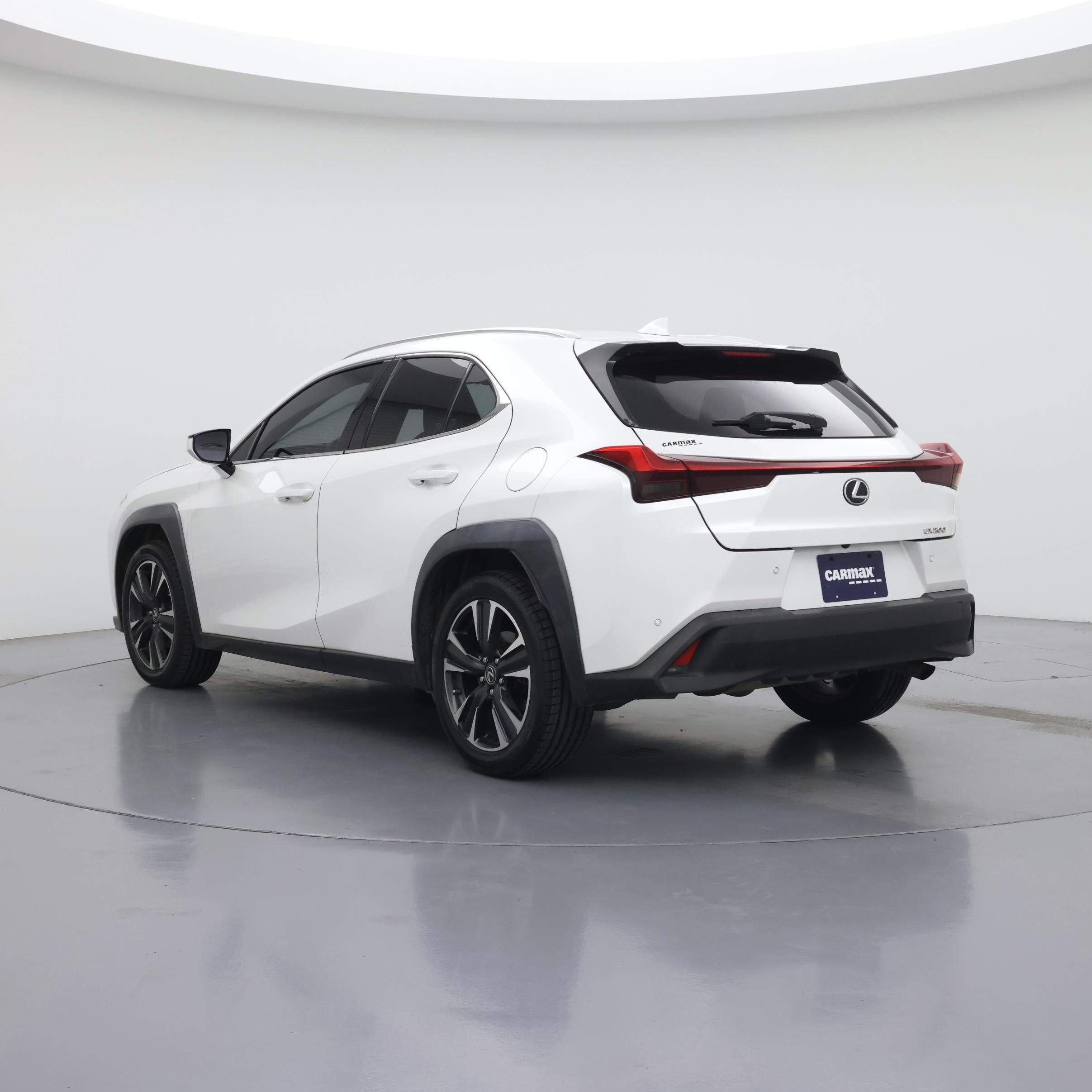 Thumbnail: 2021 Lexus UX - 2