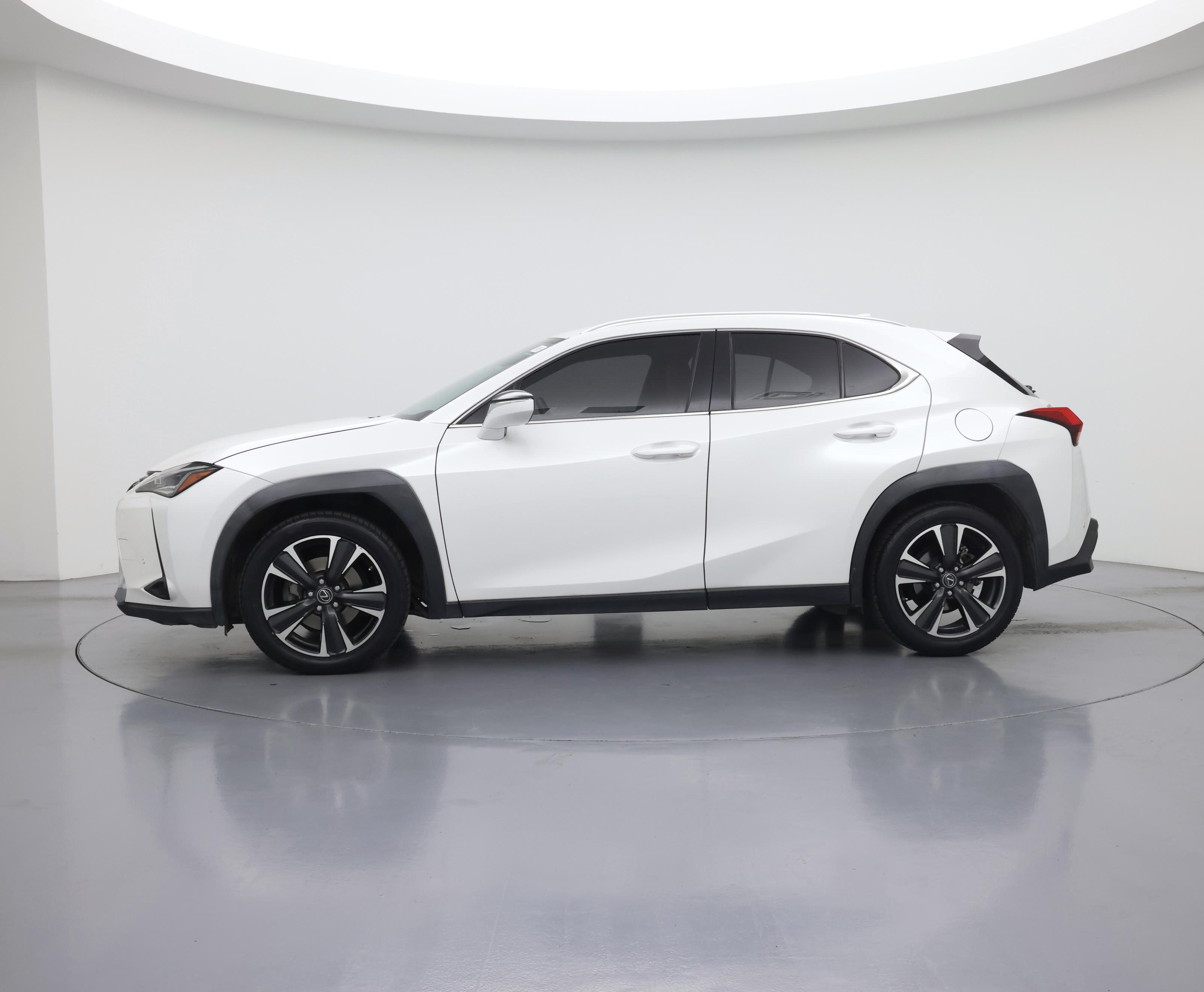 Thumbnail: 2021 Lexus UX - 3