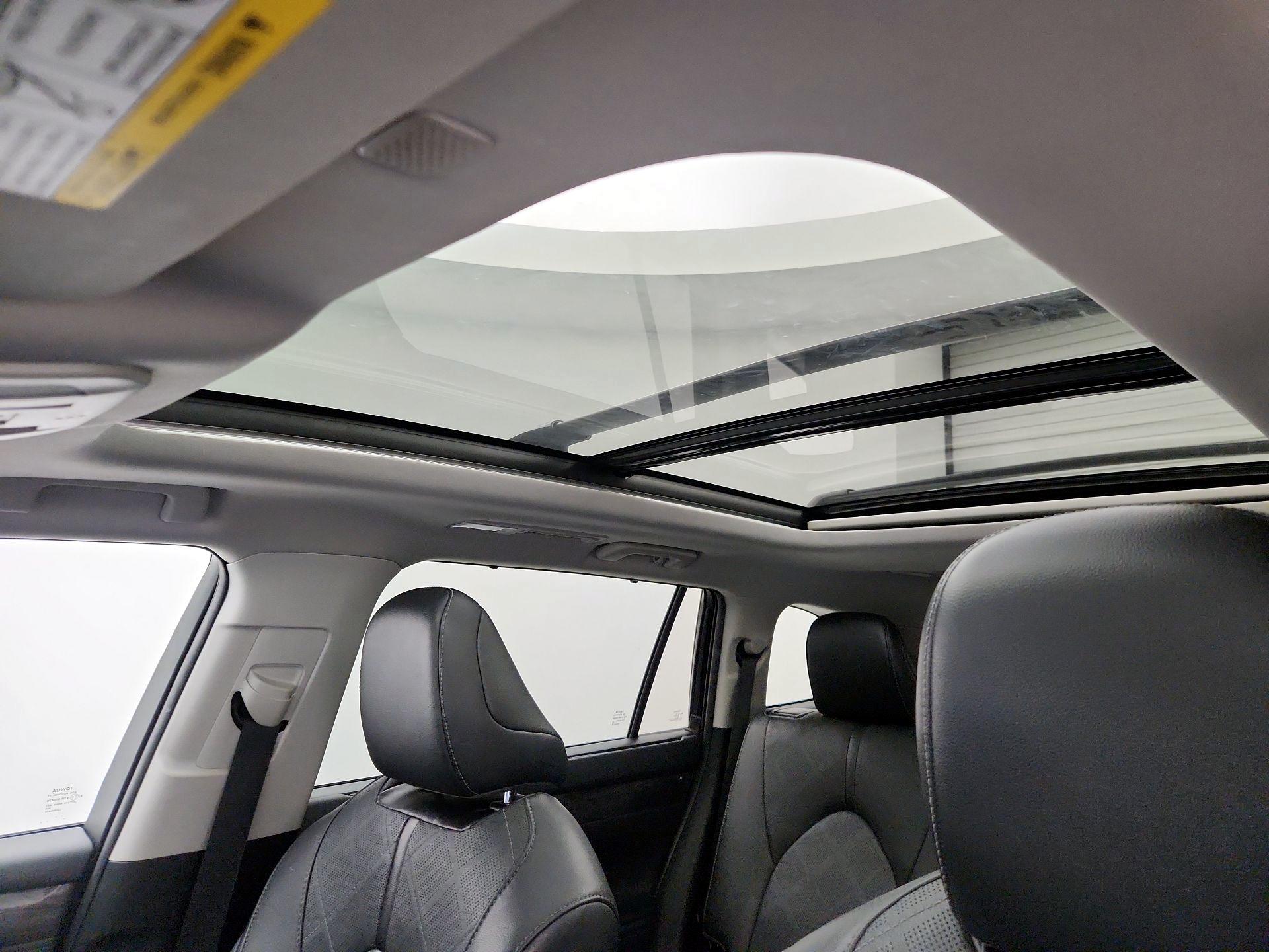 Thumbnail: 2021 Toyota Highlander - 20