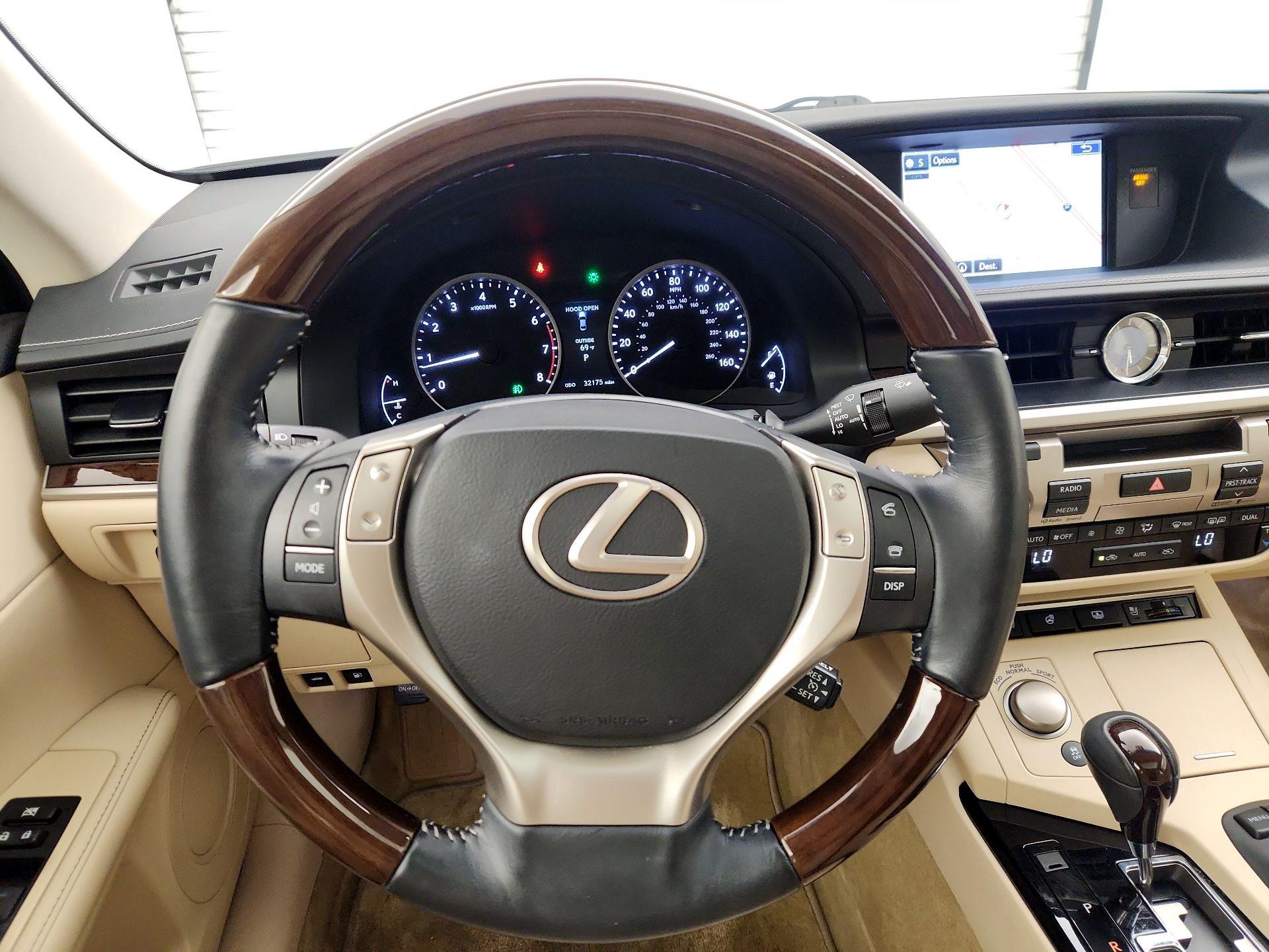 Thumbnail: 2015 Lexus ES - 10