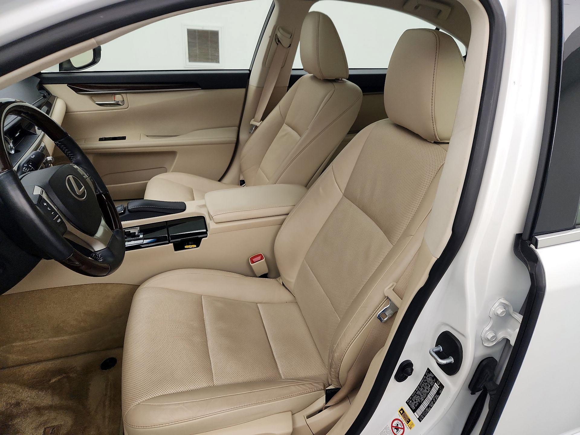 Thumbnail: 2015 Lexus ES - 11