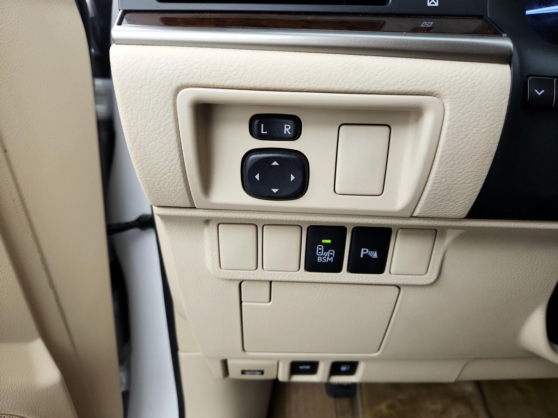 Thumbnail: 2015 Lexus ES - 13