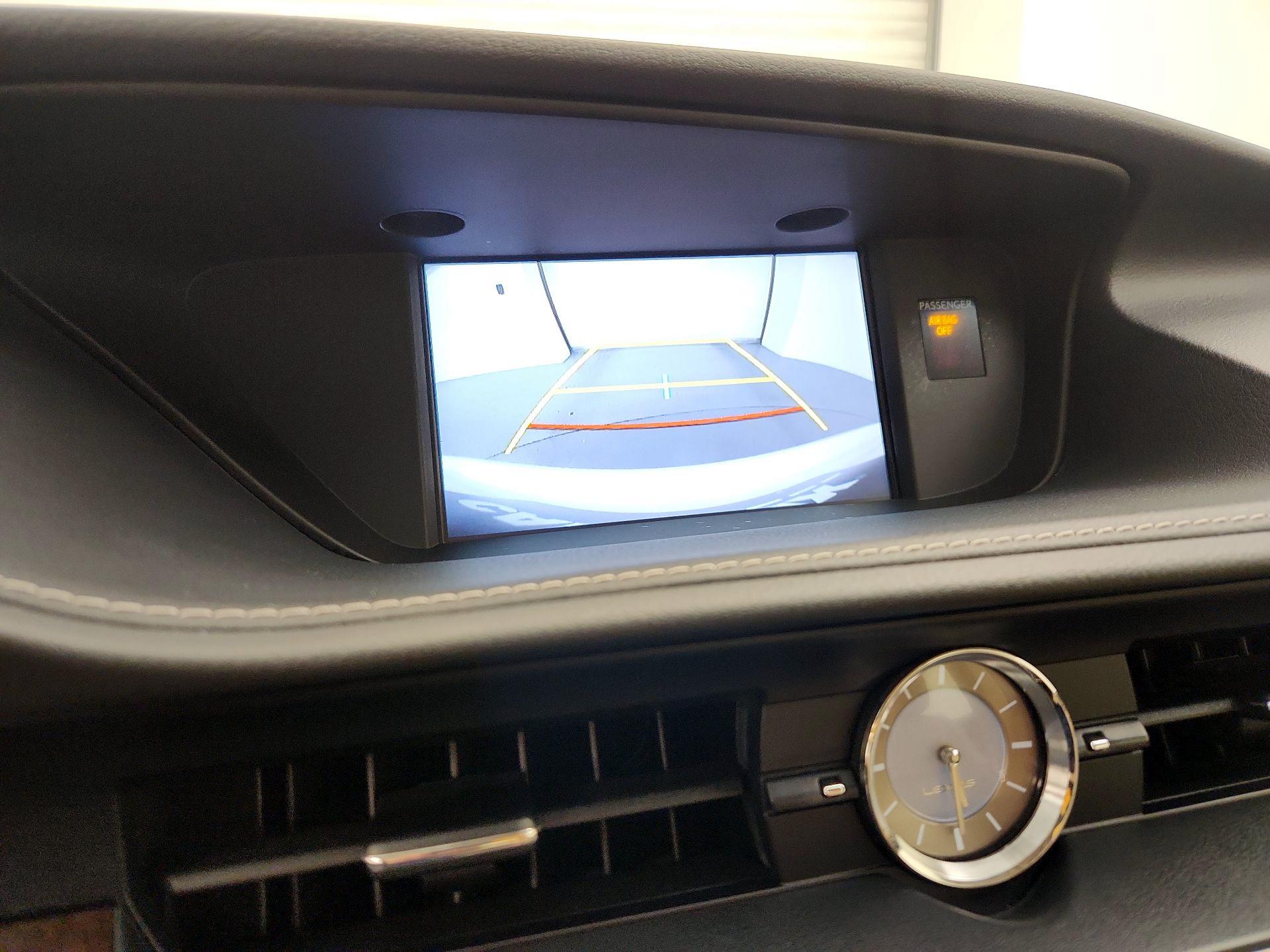 Thumbnail: 2015 Lexus ES - 15