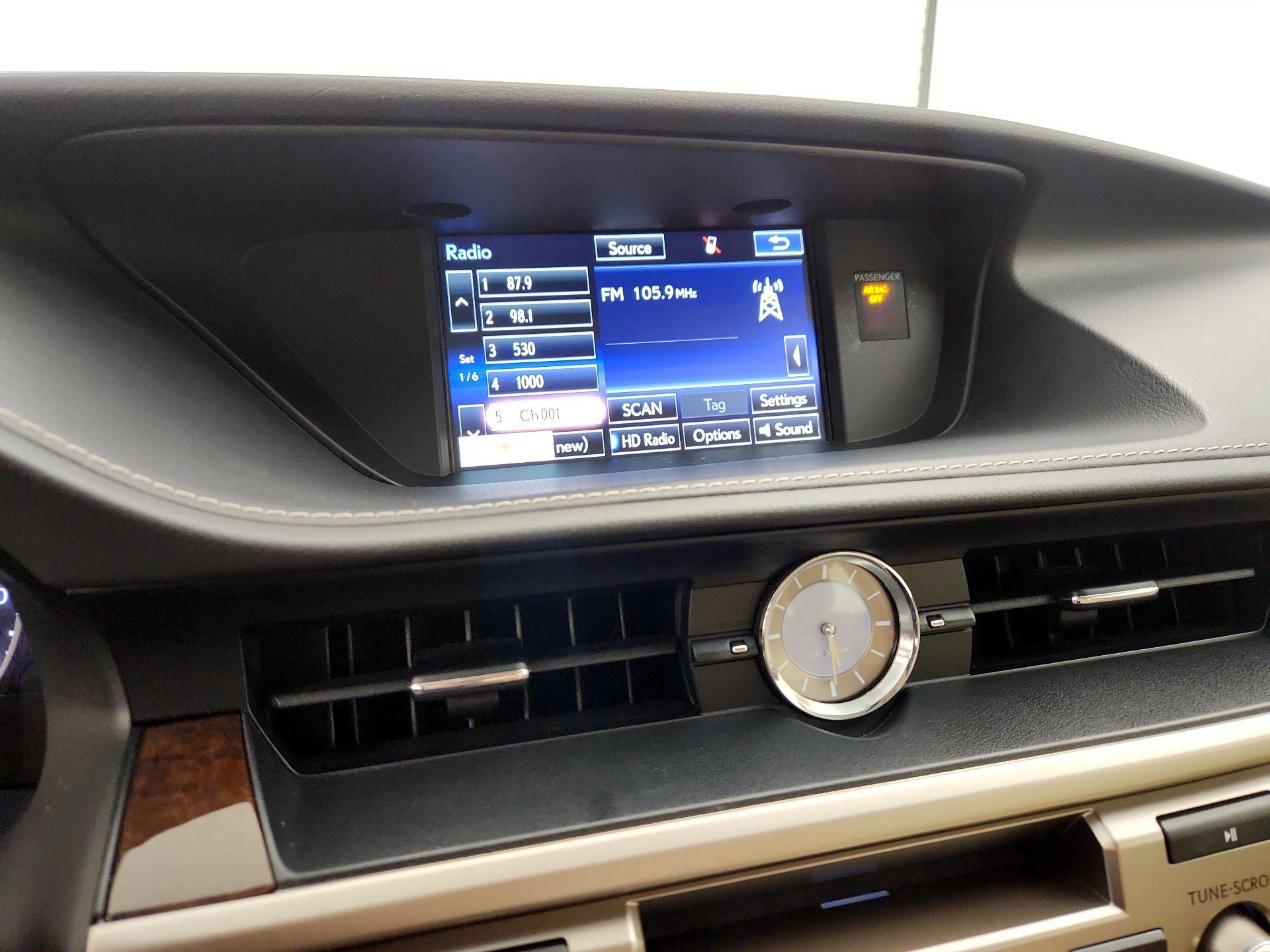 Thumbnail: 2015 Lexus ES - 16
