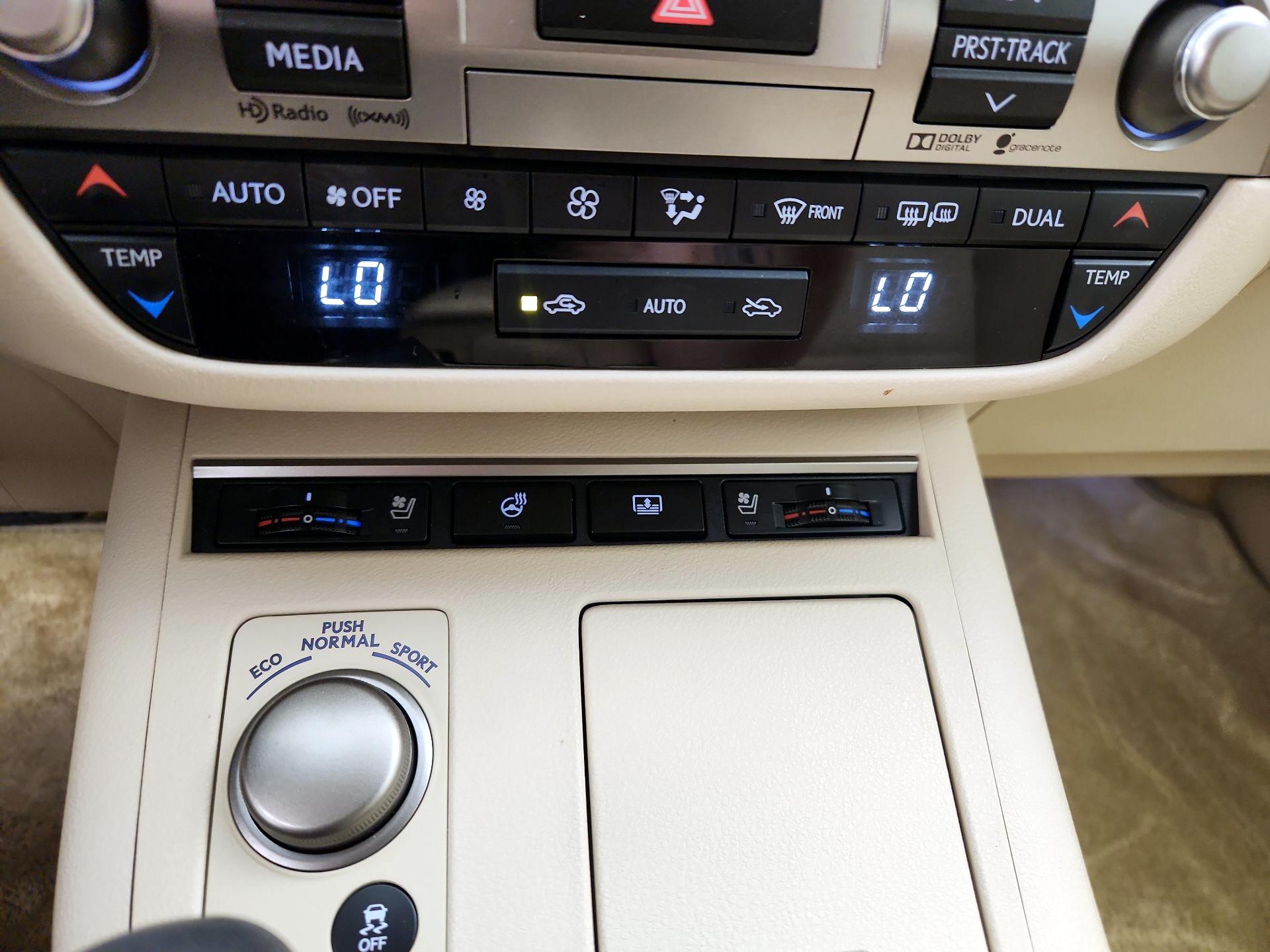 Thumbnail: 2015 Lexus ES - 17