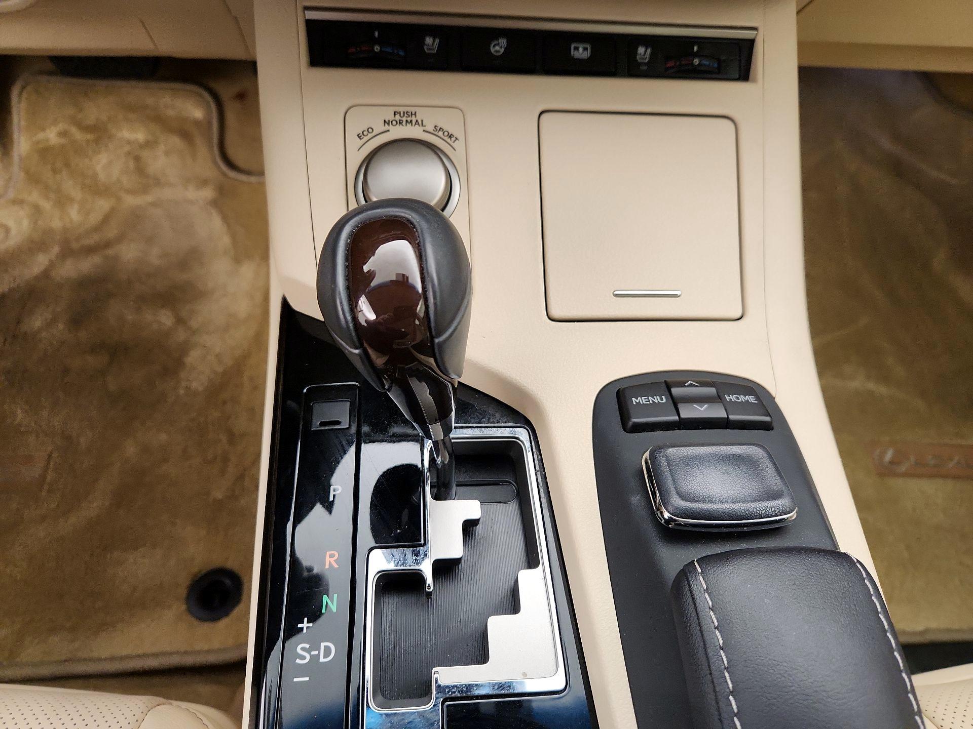 Thumbnail: 2015 Lexus ES - 18