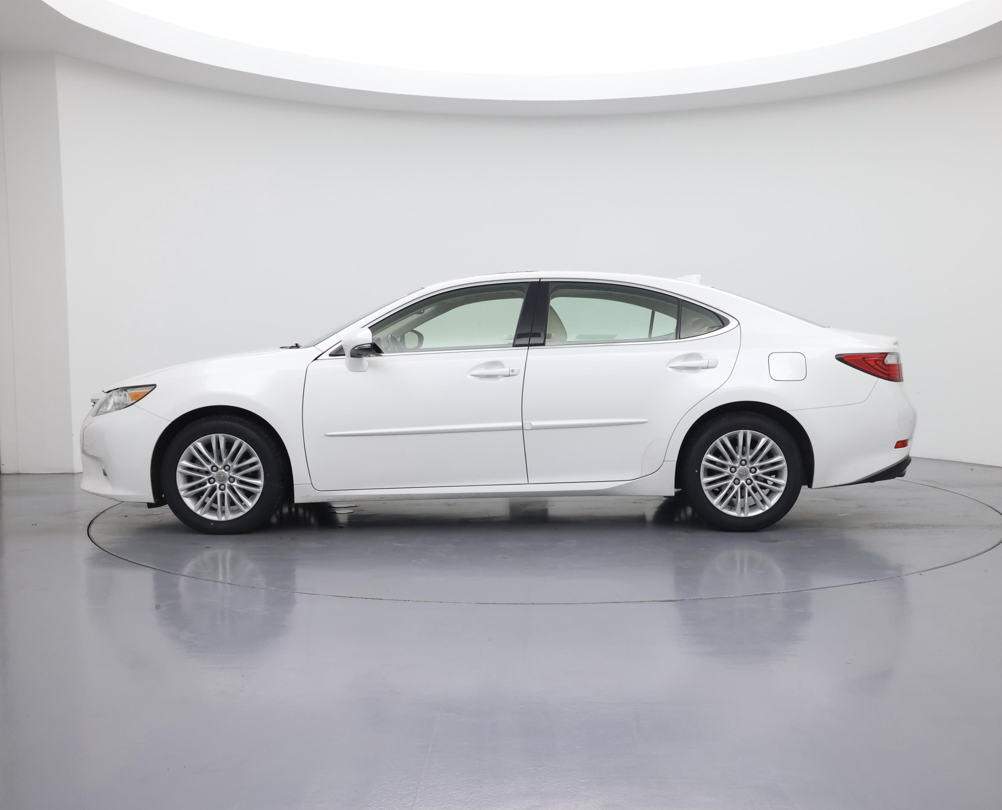 Thumbnail: 2015 Lexus ES - 3