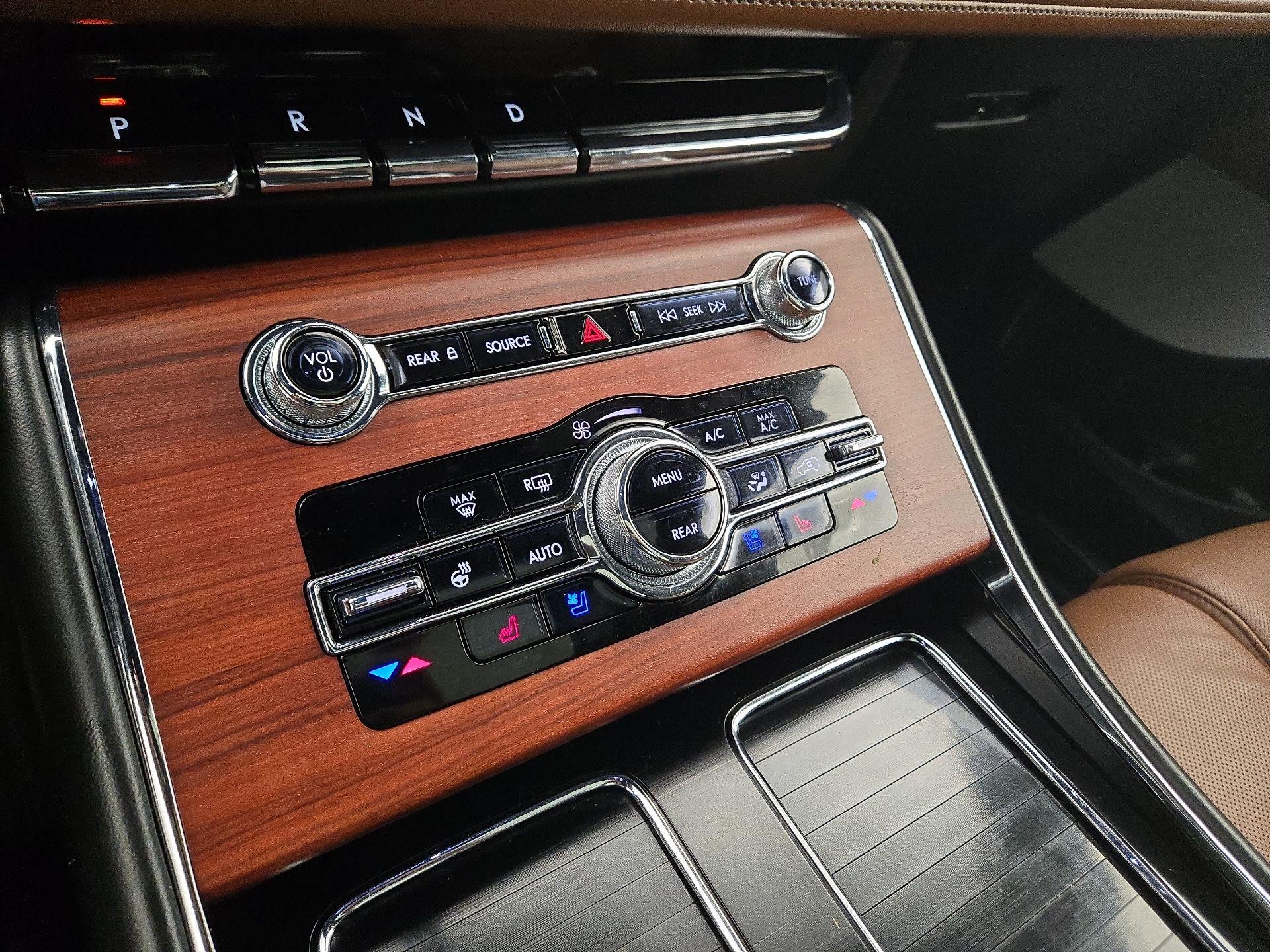 Thumbnail: 2023 Lincoln Aviator - 16