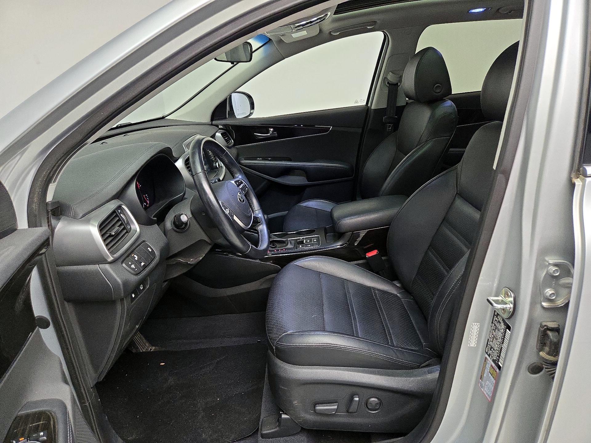 Thumbnail: 2020 Kia Sorento - 11