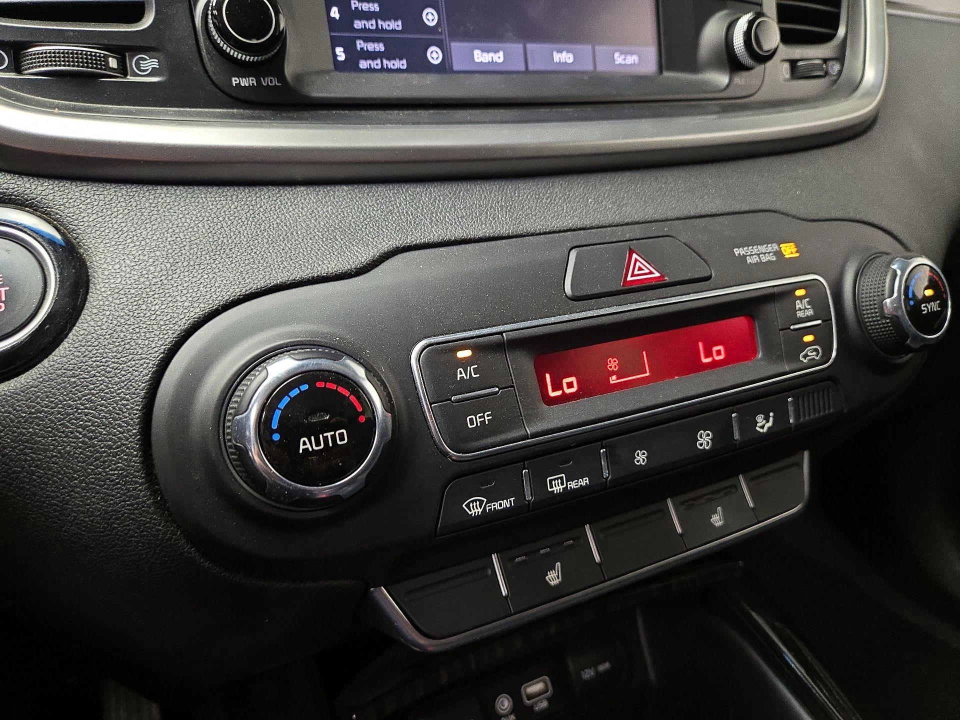 Thumbnail: 2020 Kia Sorento - 16