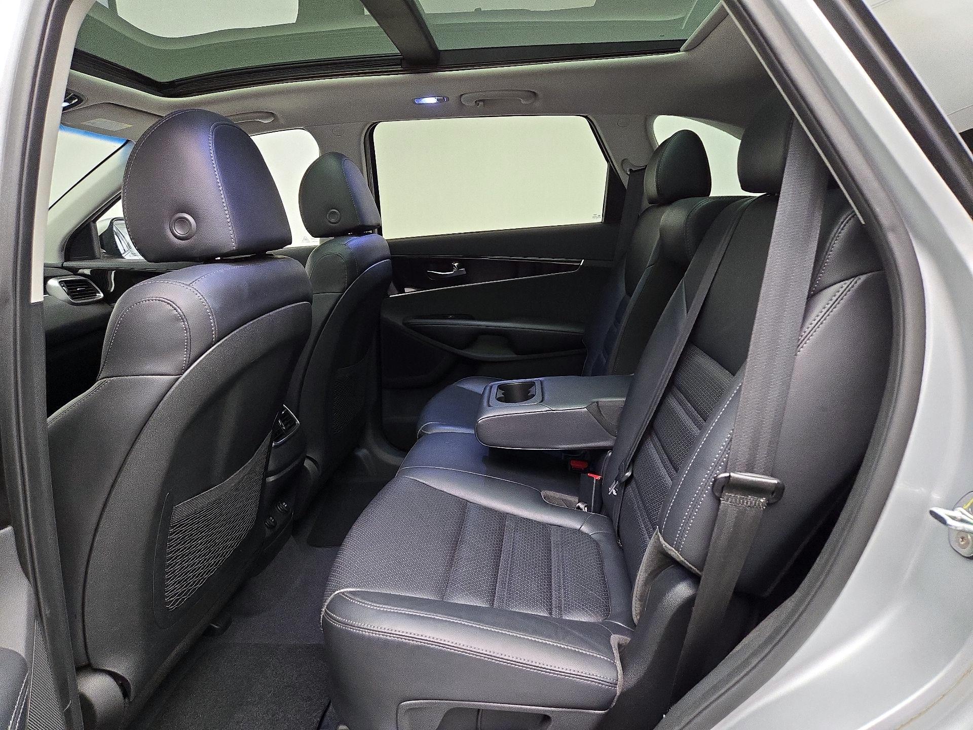 Thumbnail: 2020 Kia Sorento - 20