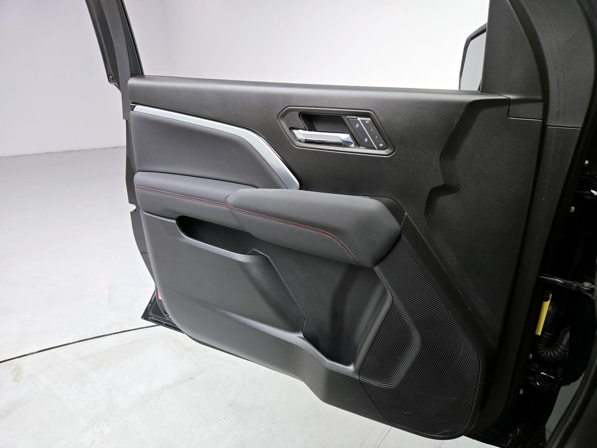 Thumbnail: 2024 Chevrolet Colorado - 12